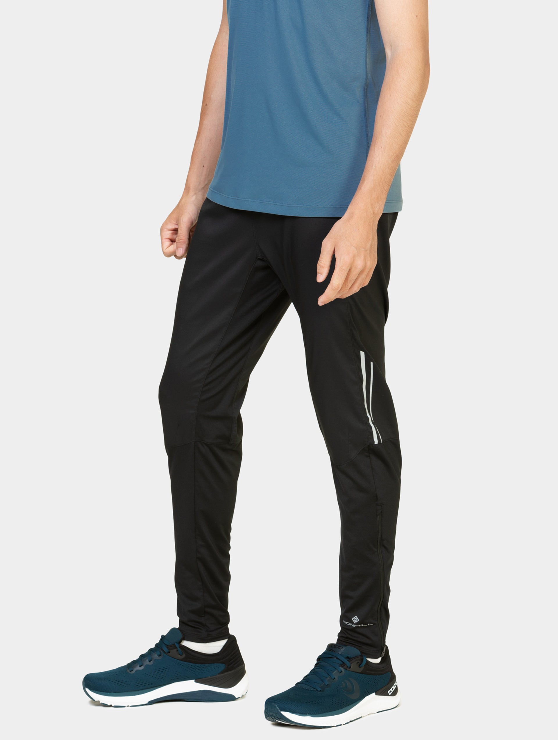 R009 All Black