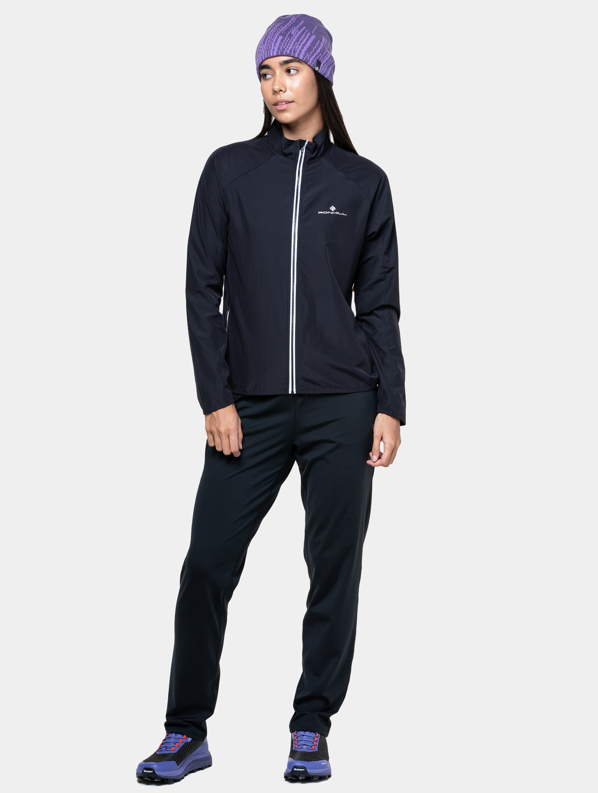 R009 All Black