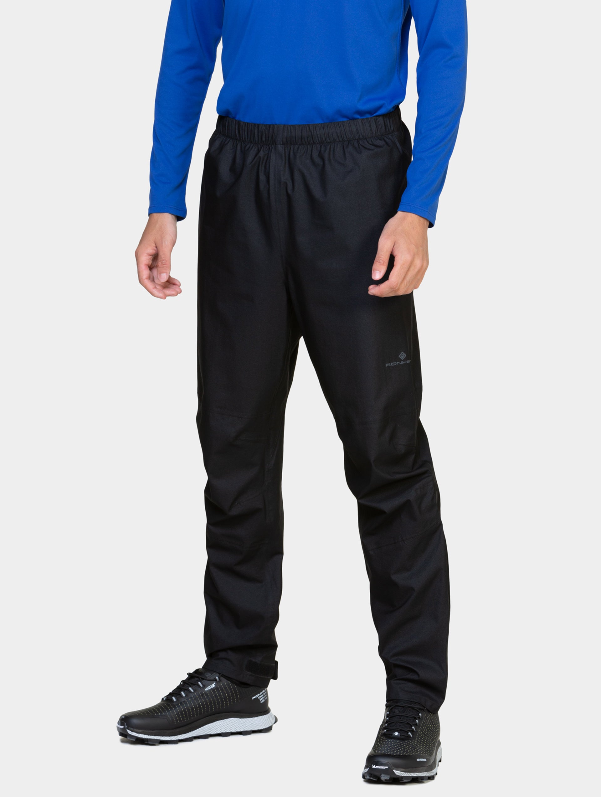 R009 All Black