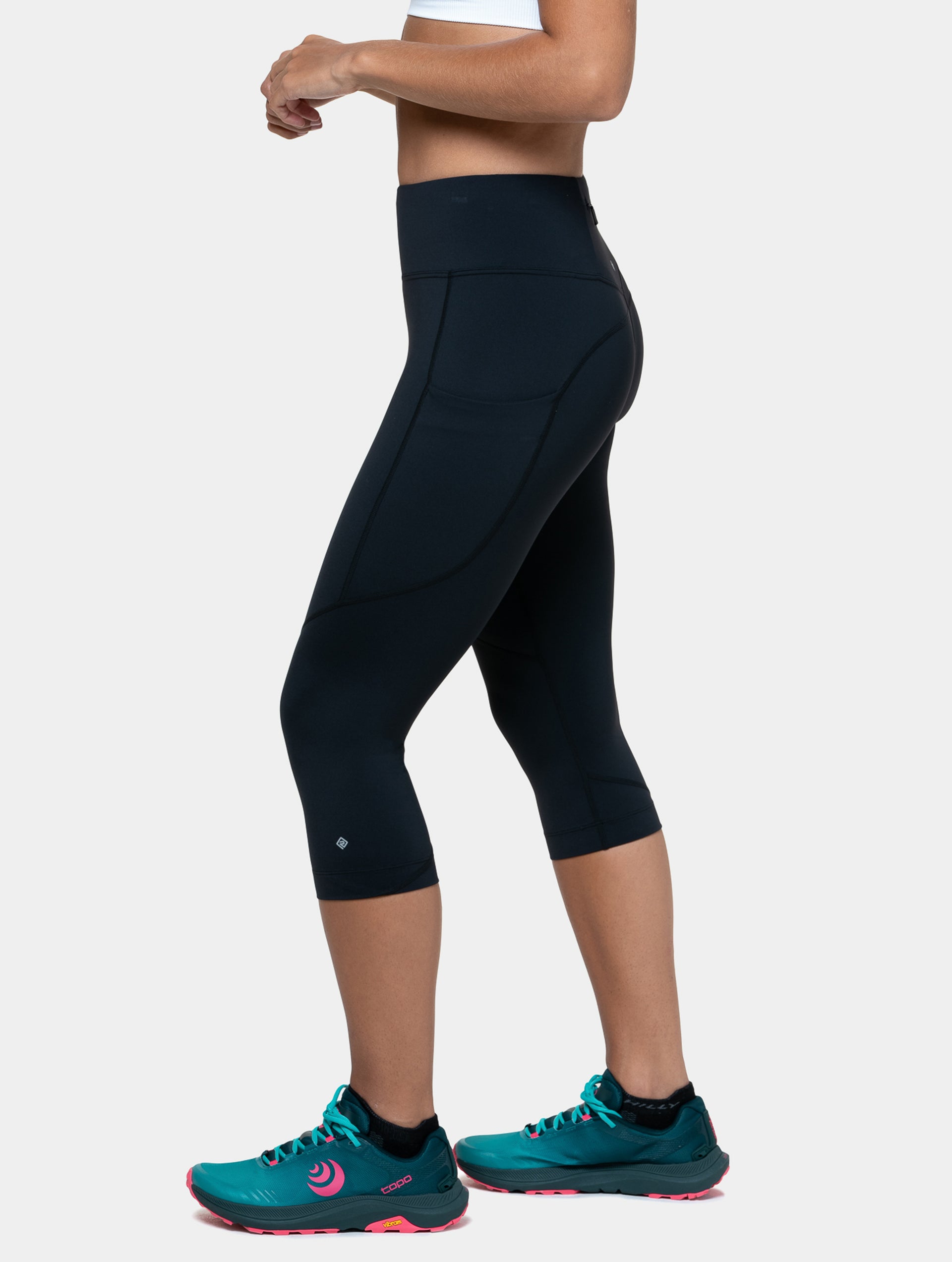 R009 All Black