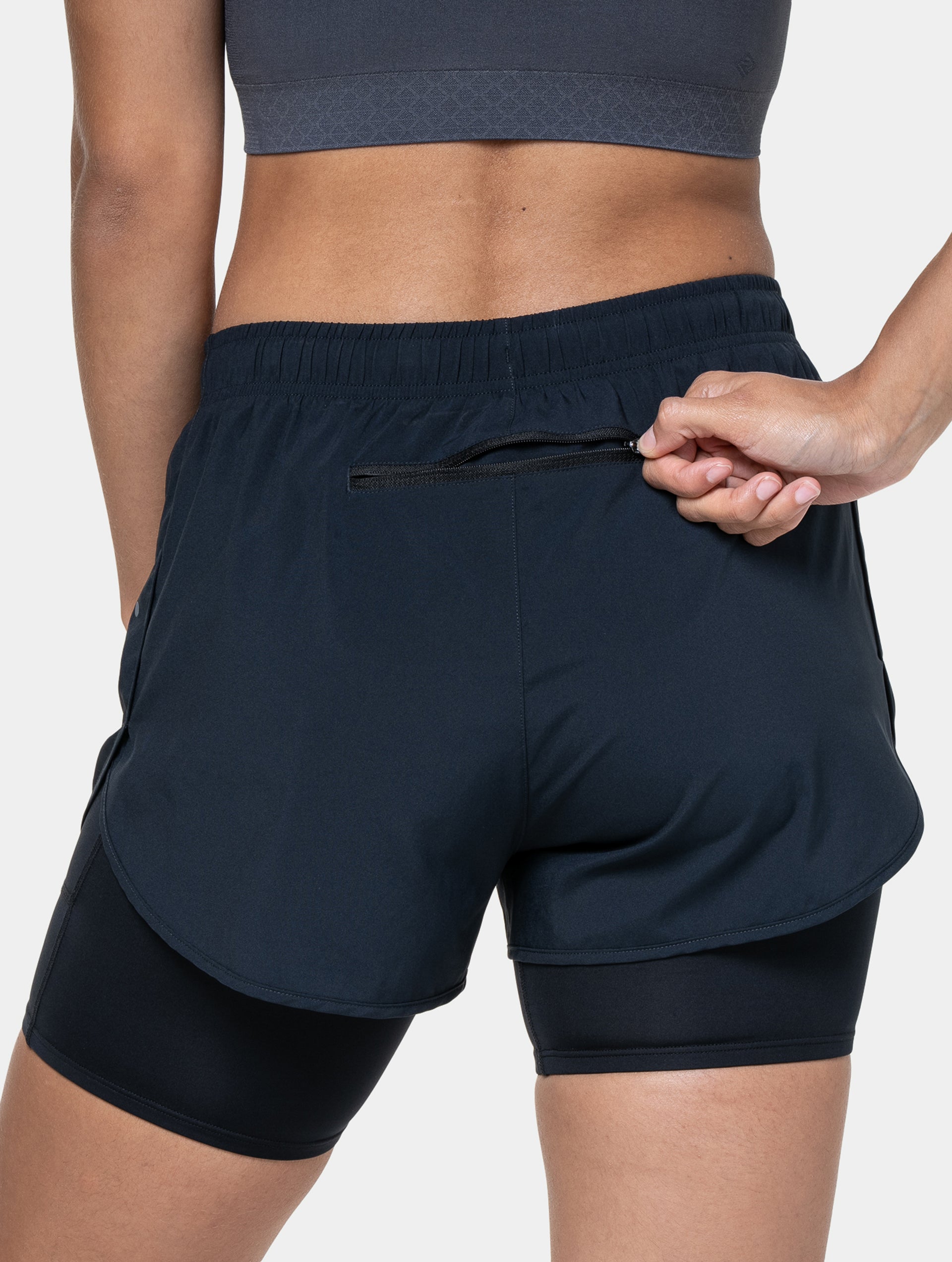 R009 All Black
