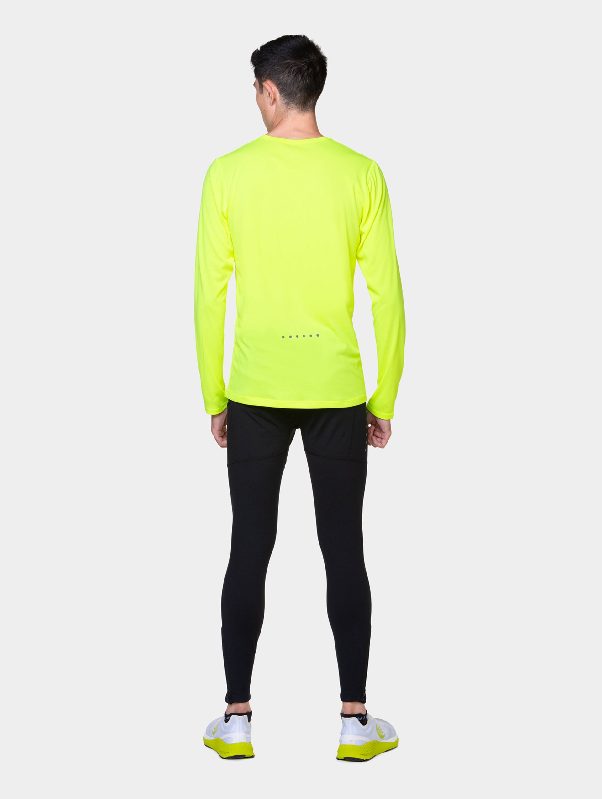 R009 All Black