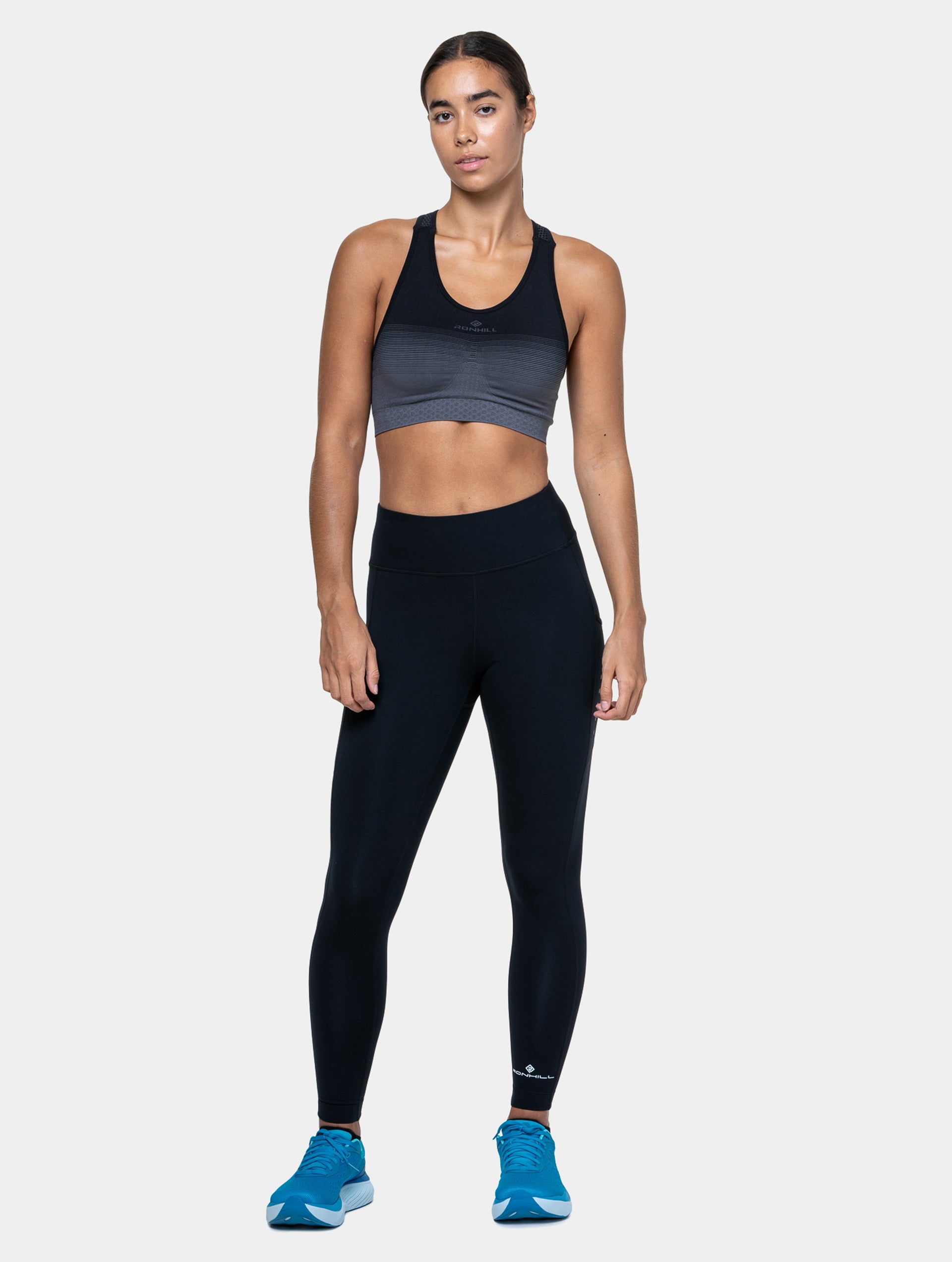 R009 All Black