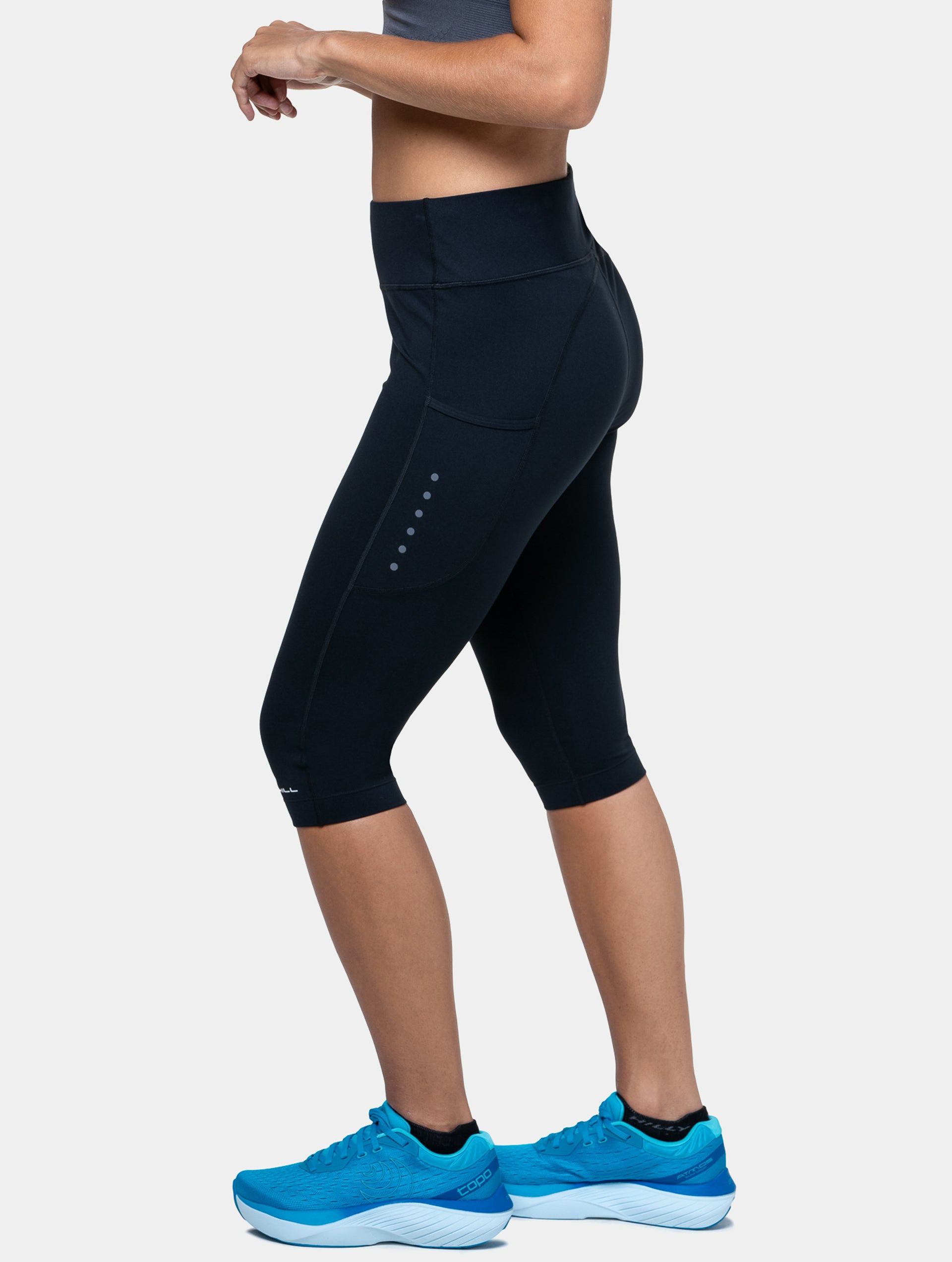 R009 All Black