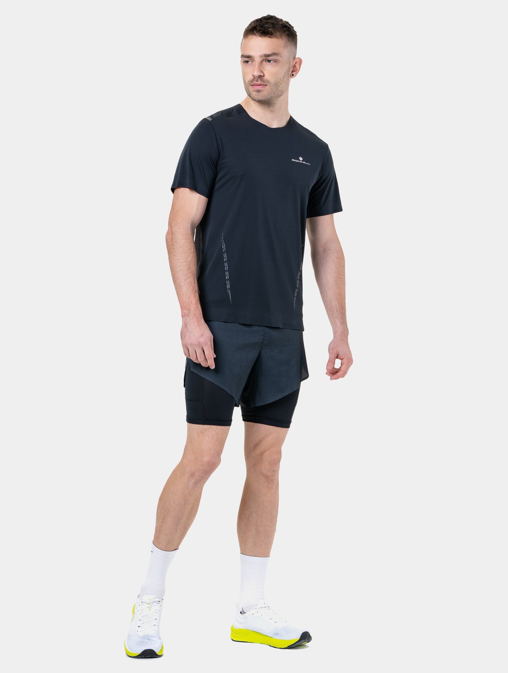R009 All Black