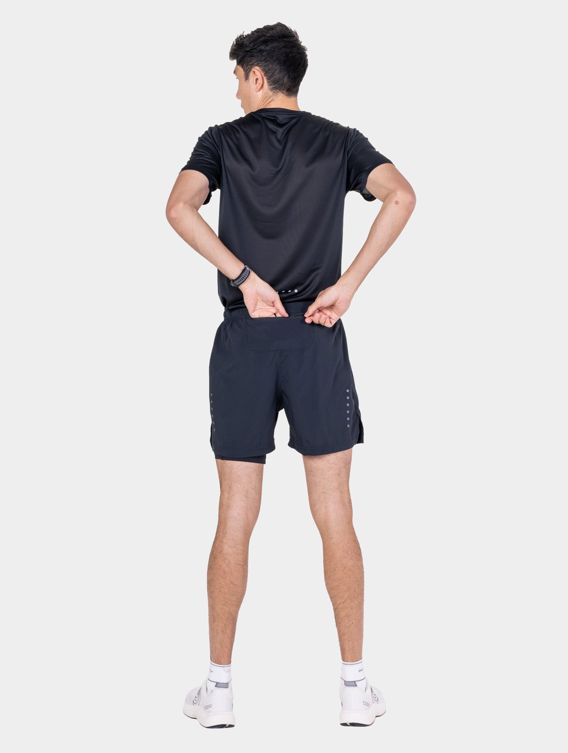 R004 Black