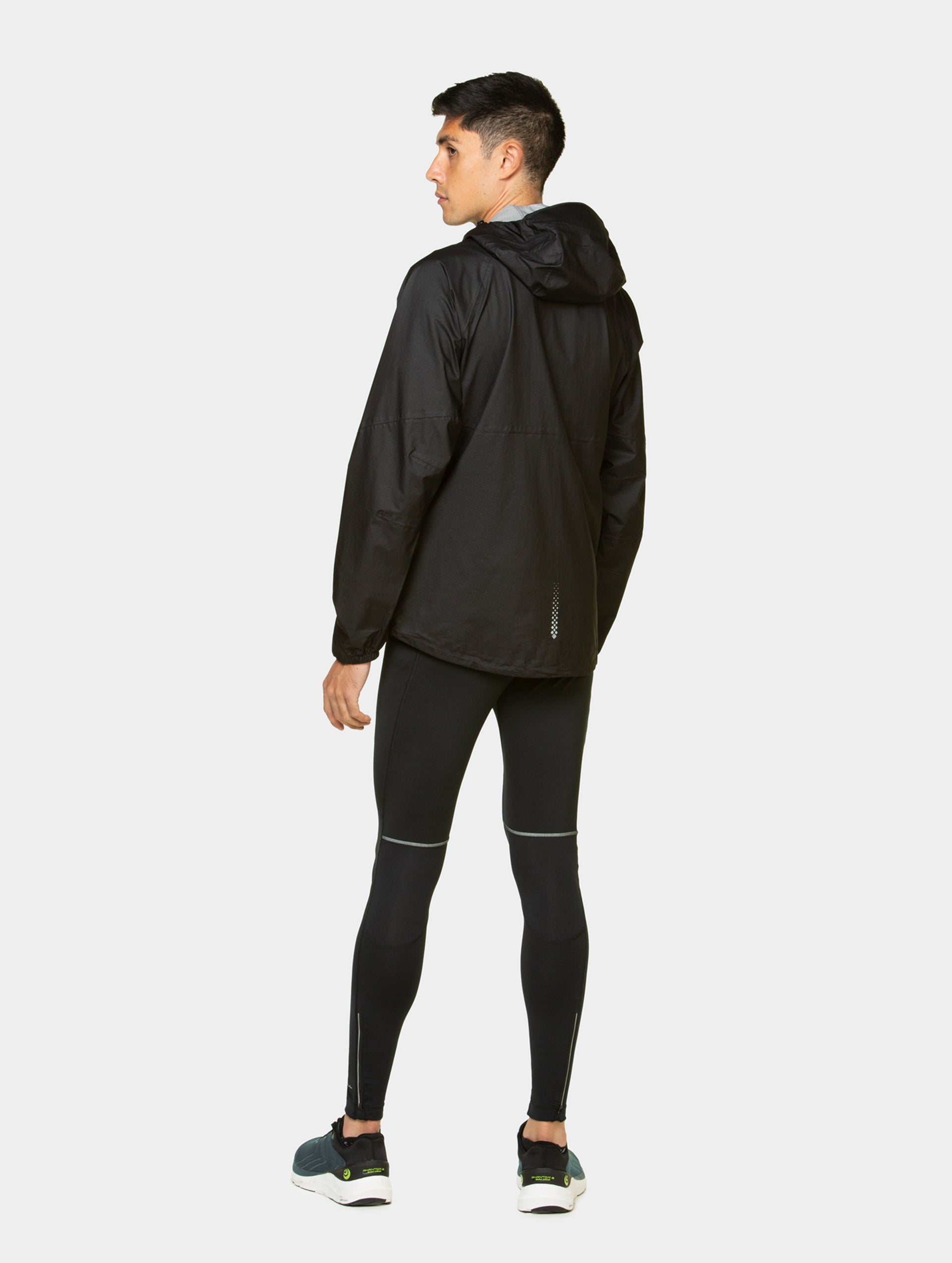 R009 All Black