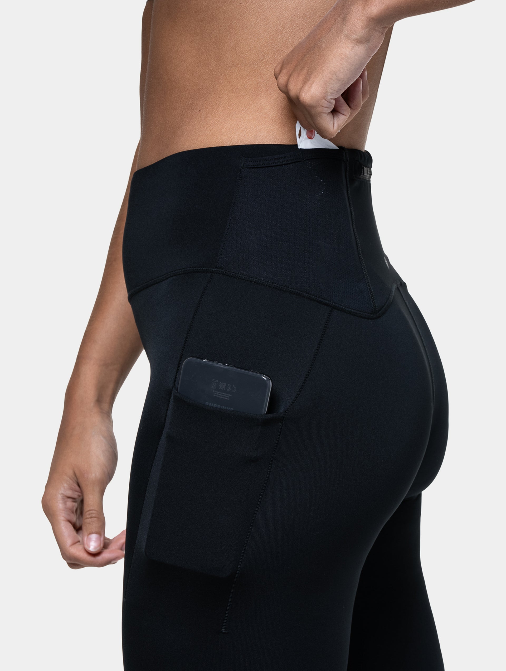 R009 All Black