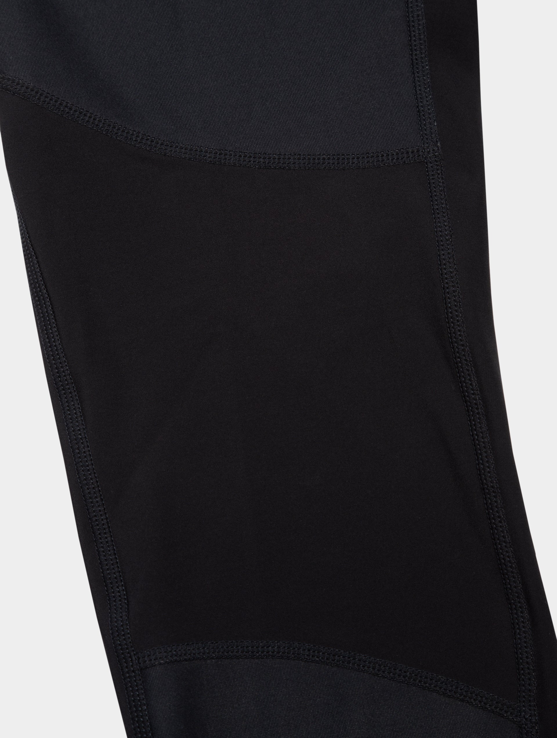 R009 All Black