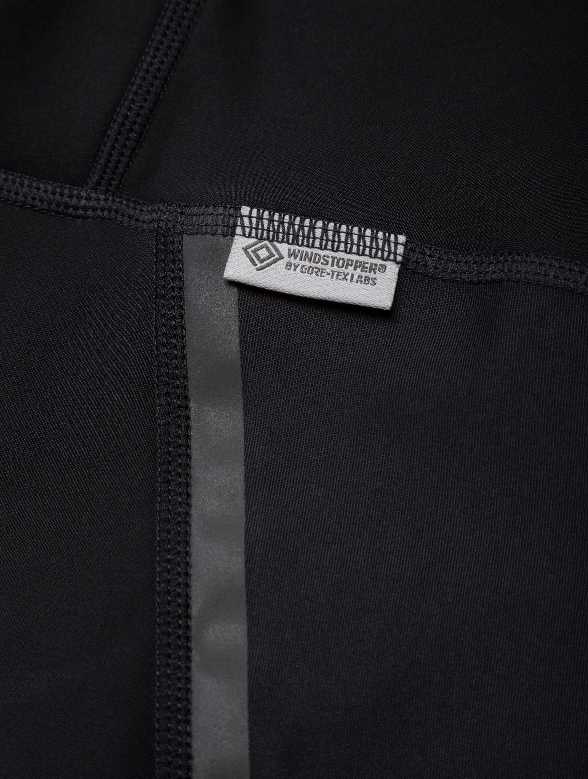 R009 All Black