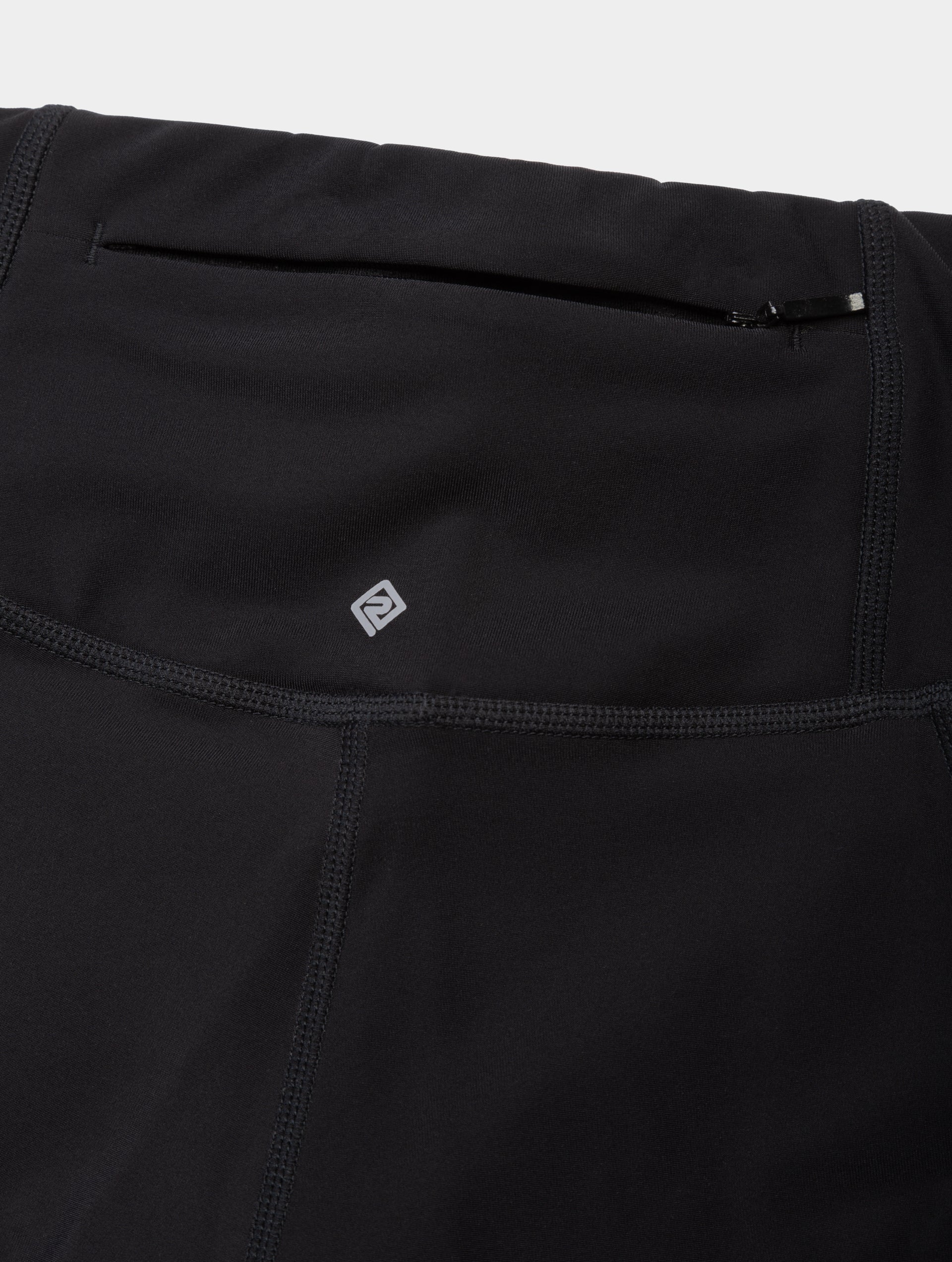 R009 All Black