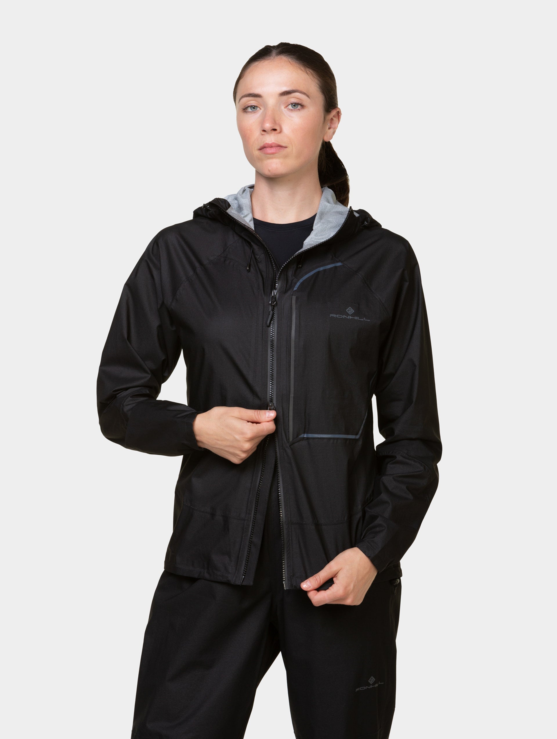 R009 All Black