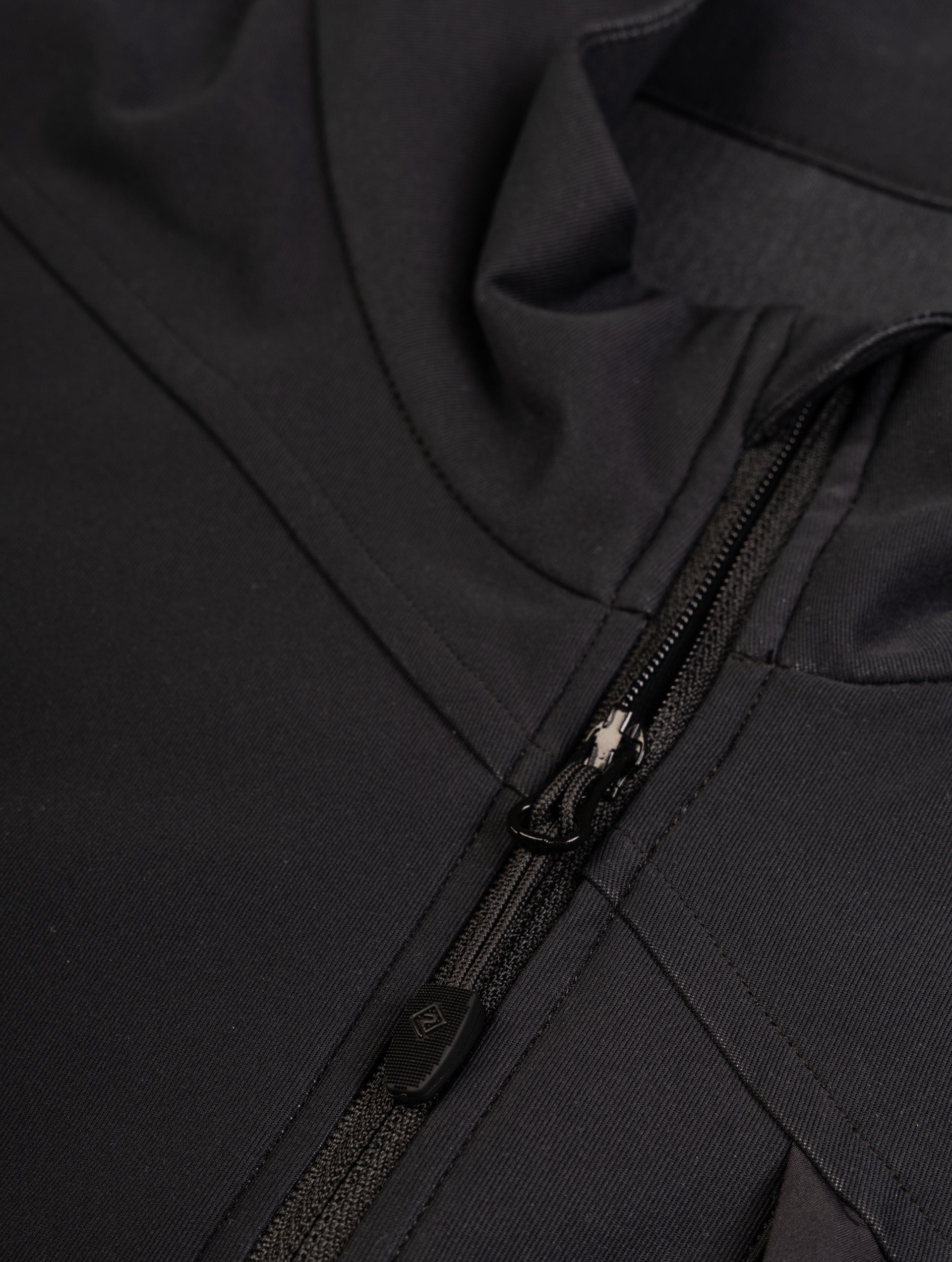R009 All Black
