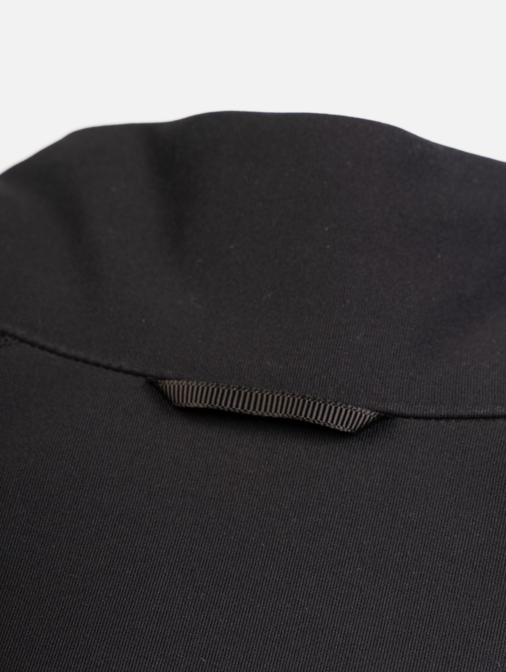 R009 All Black