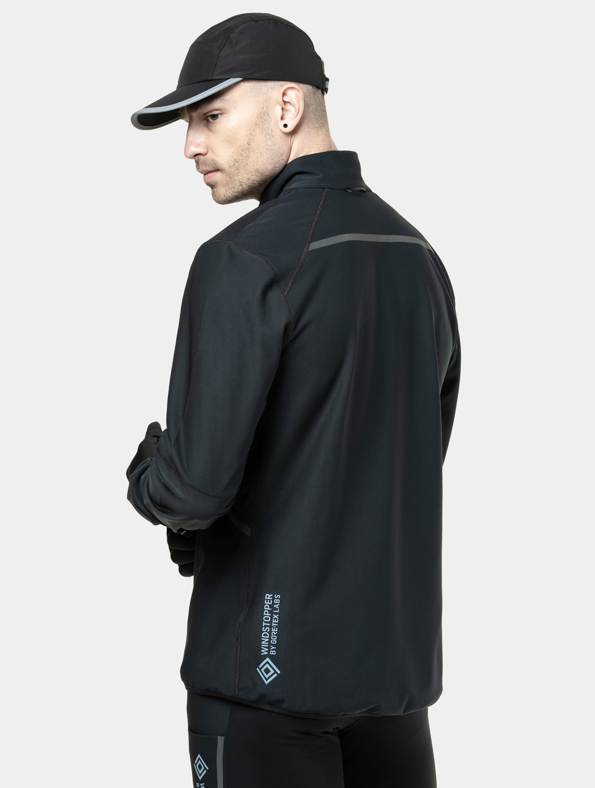R009 All Black