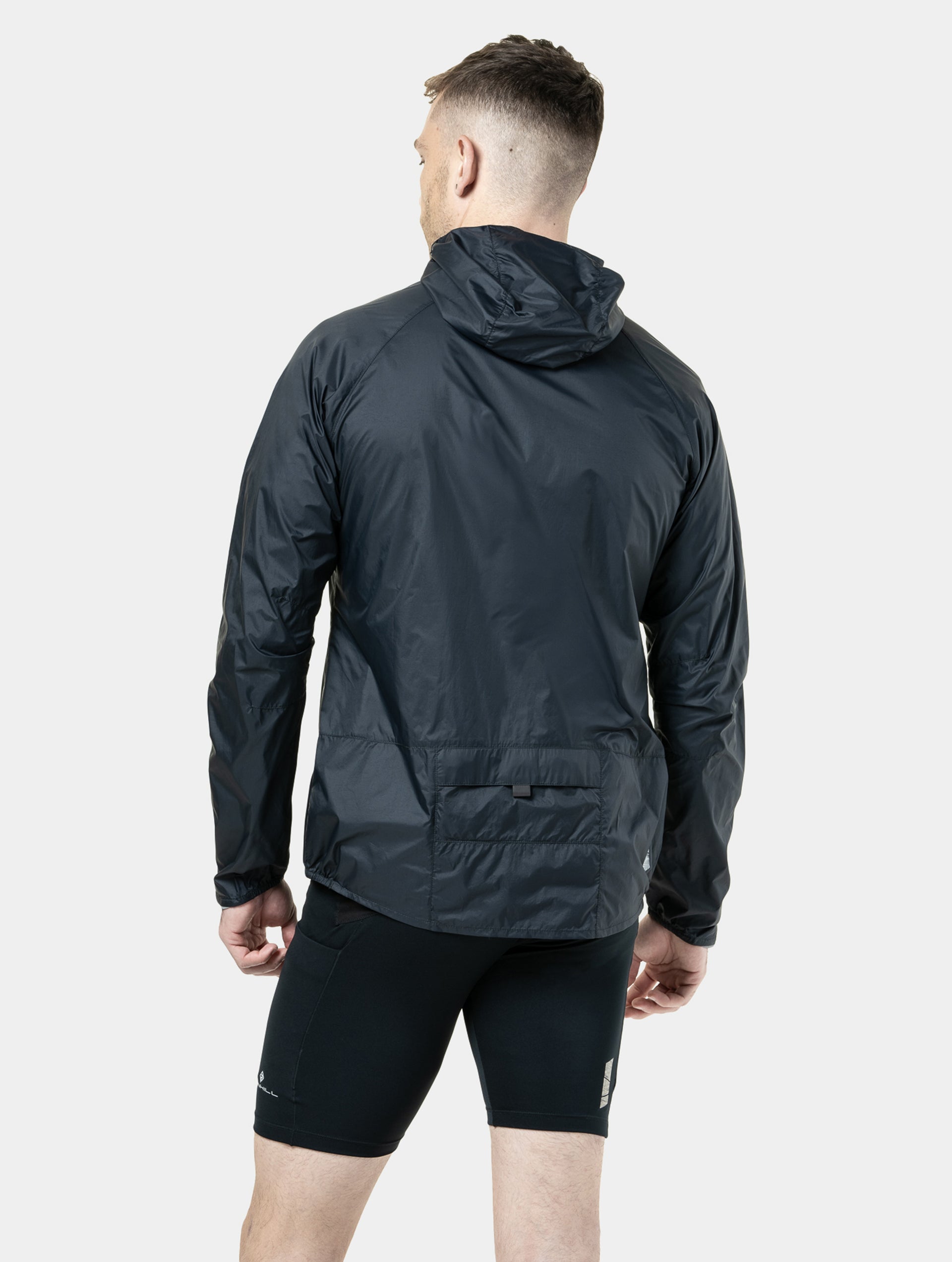 R009 All Black