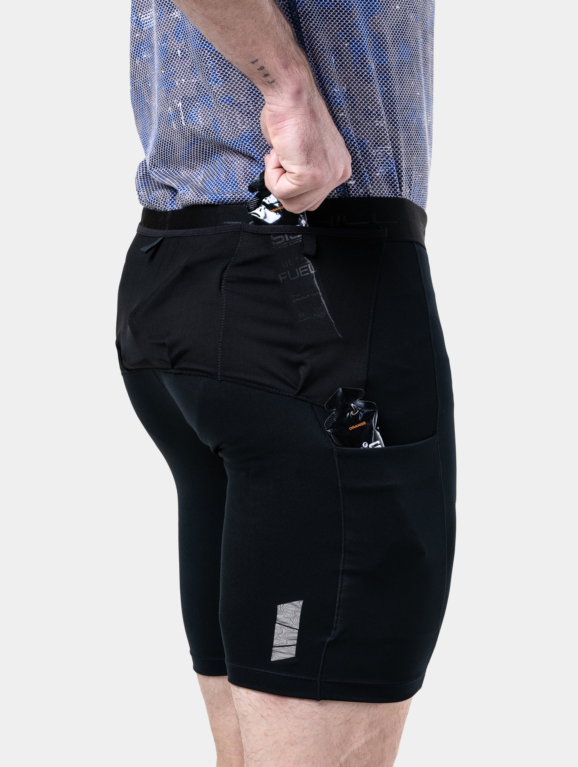 R009 All Black