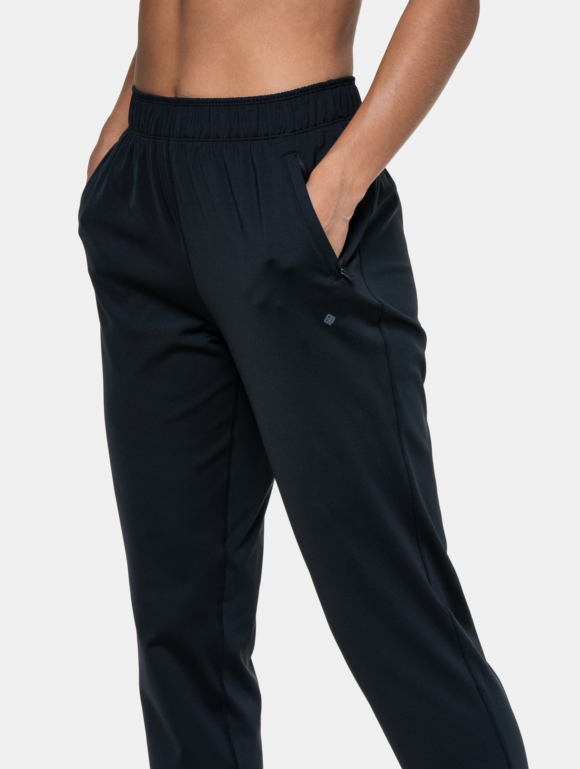 R009 All Black
