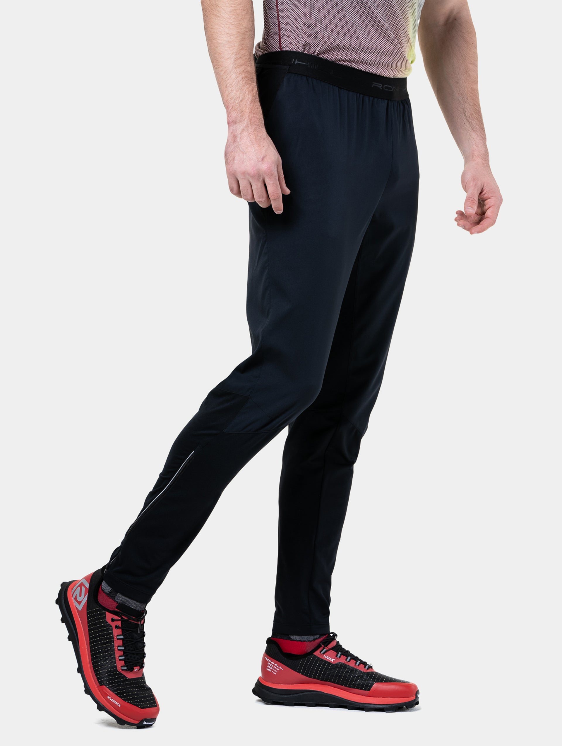 R009 All Black