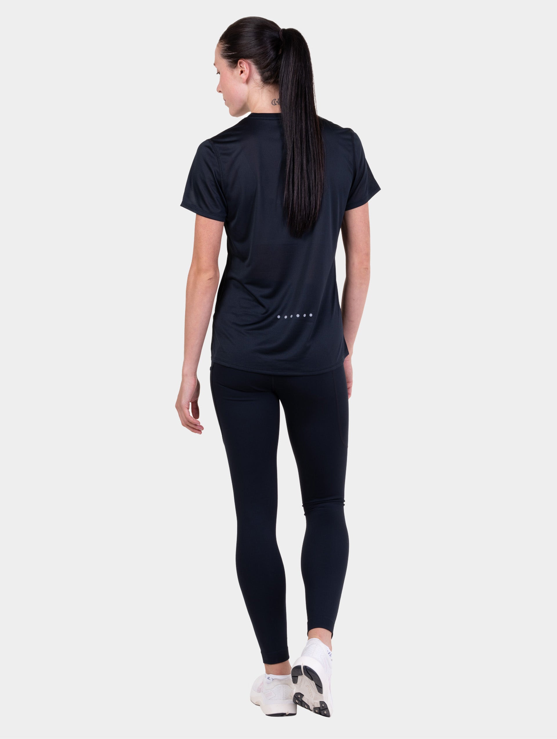 R004 Black