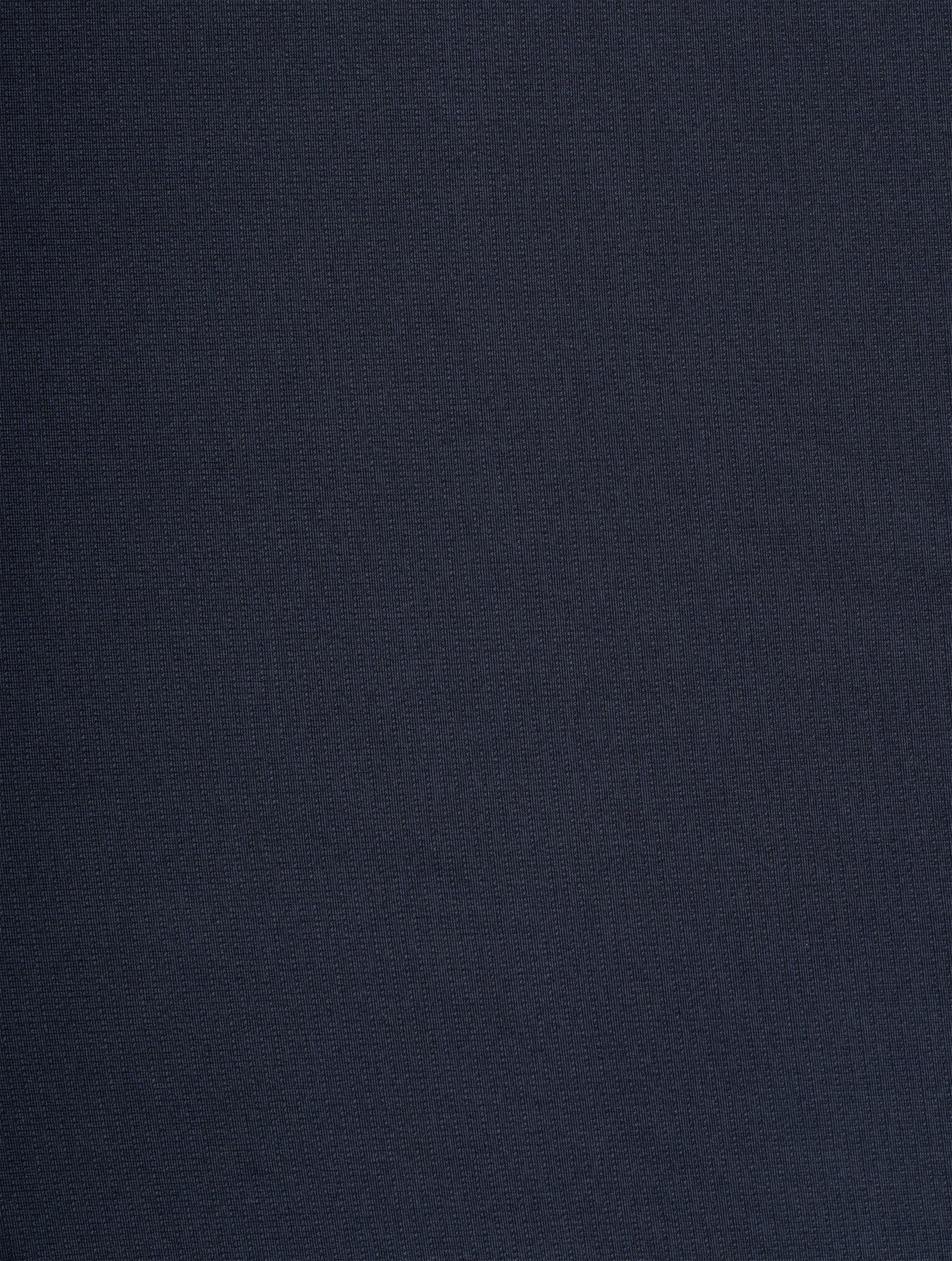 R004 Black