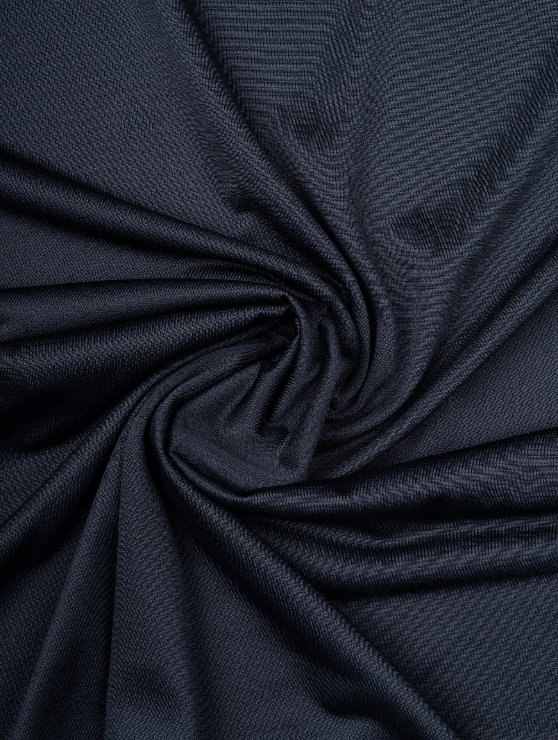 R004 Black