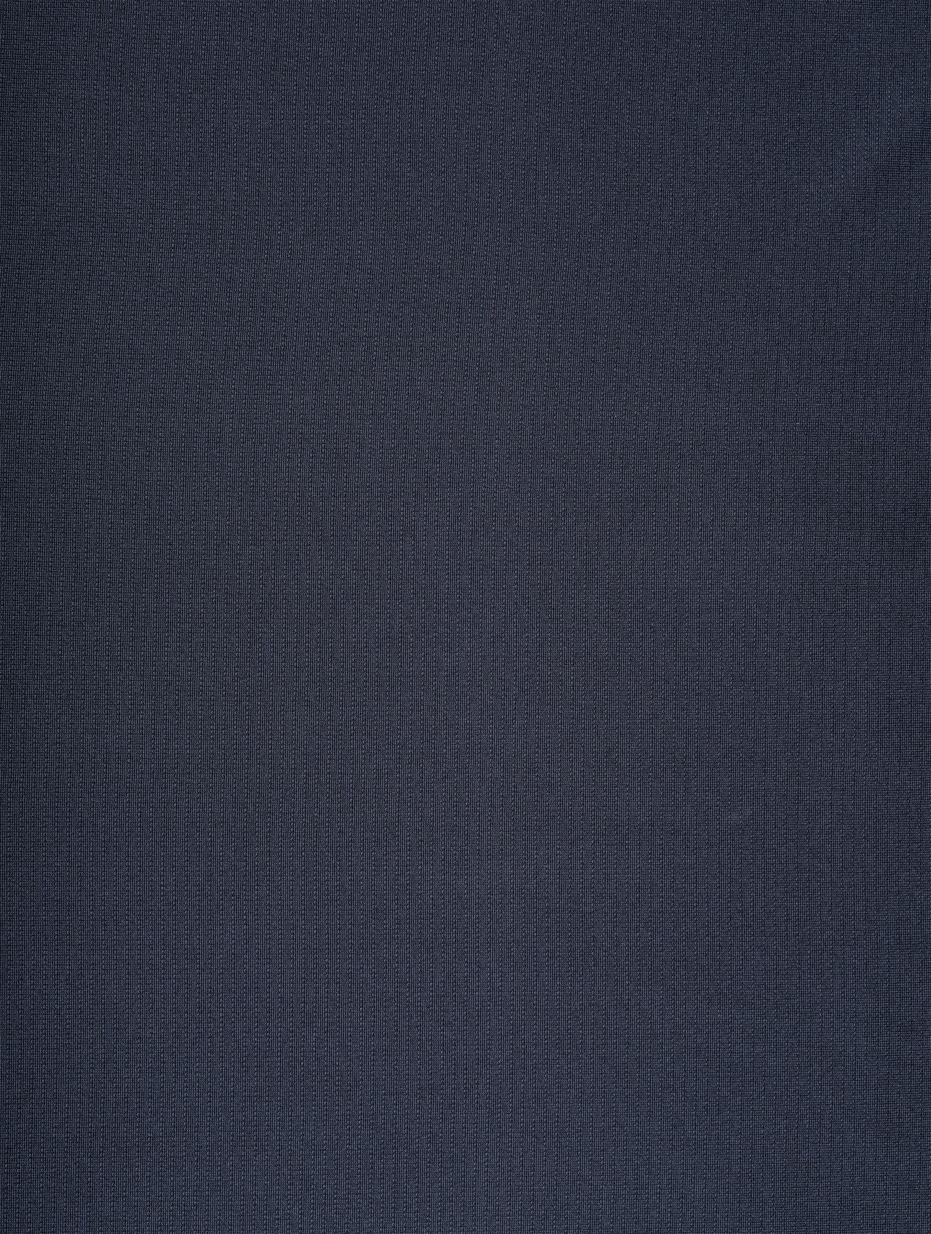 R004 Black