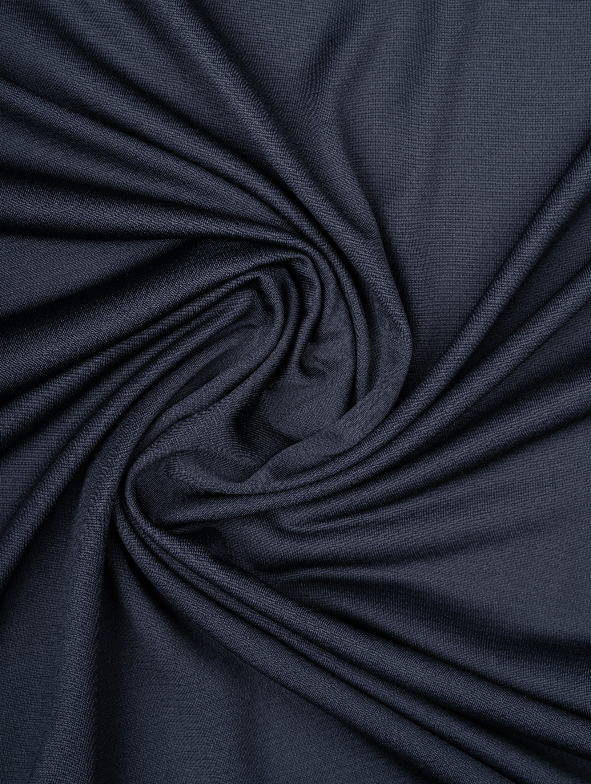R004 Black