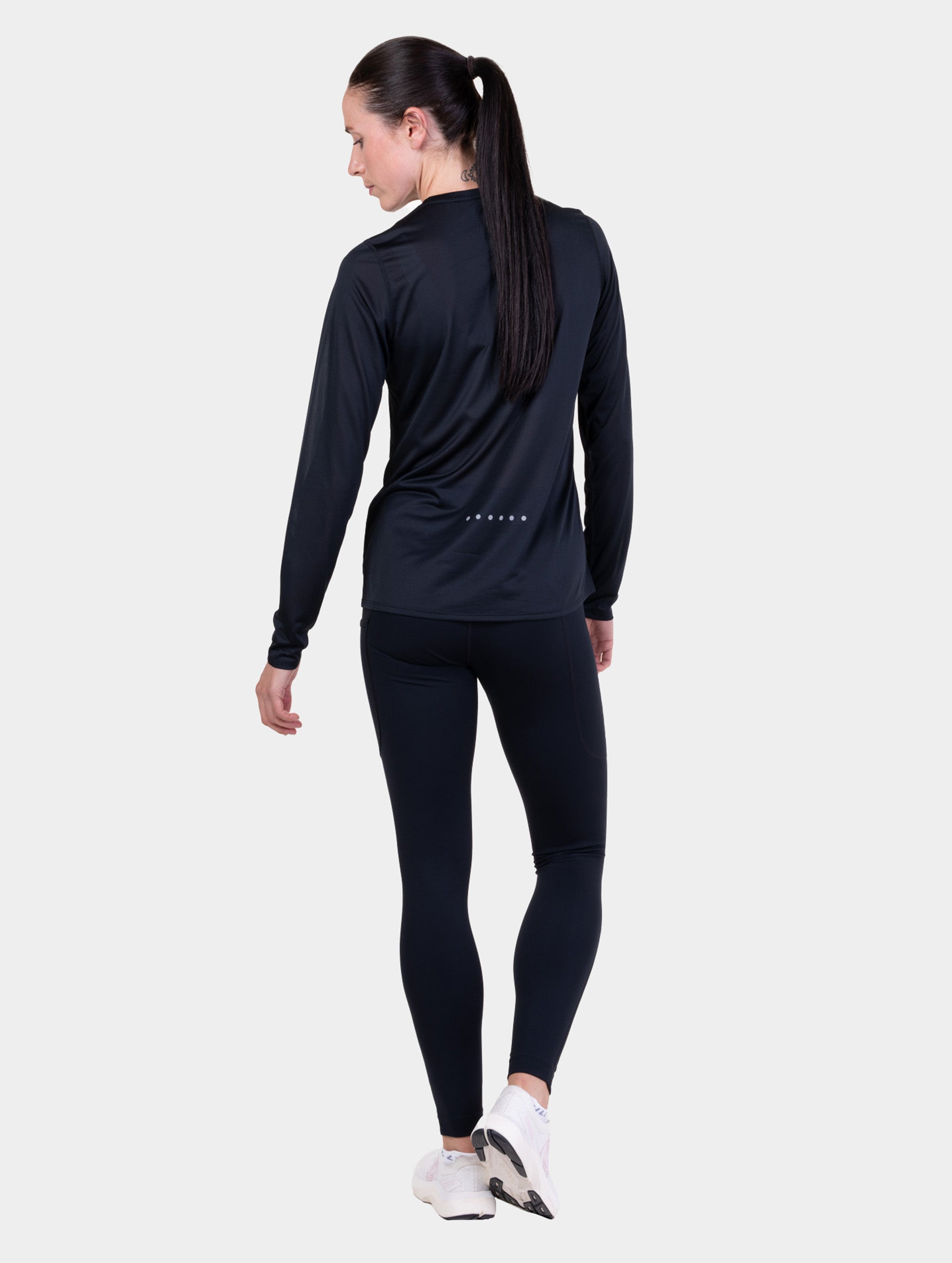 R004 Black