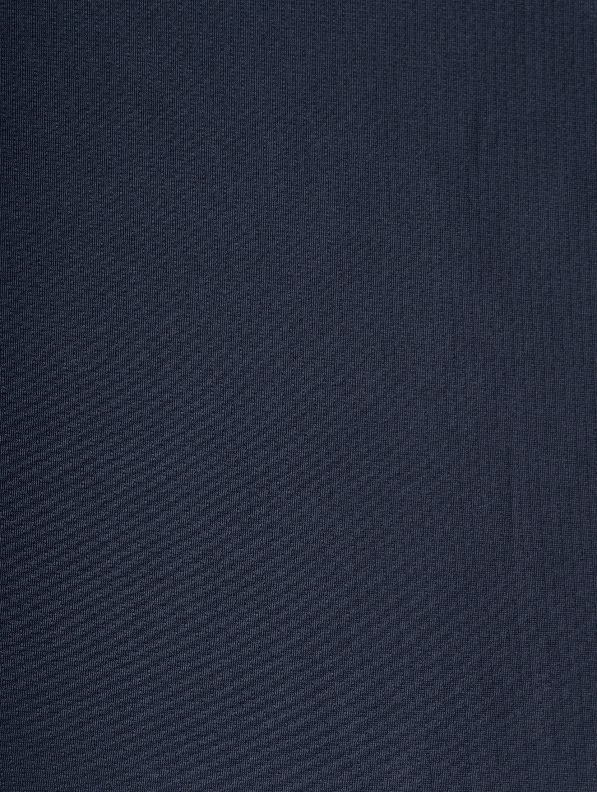 R004 Black