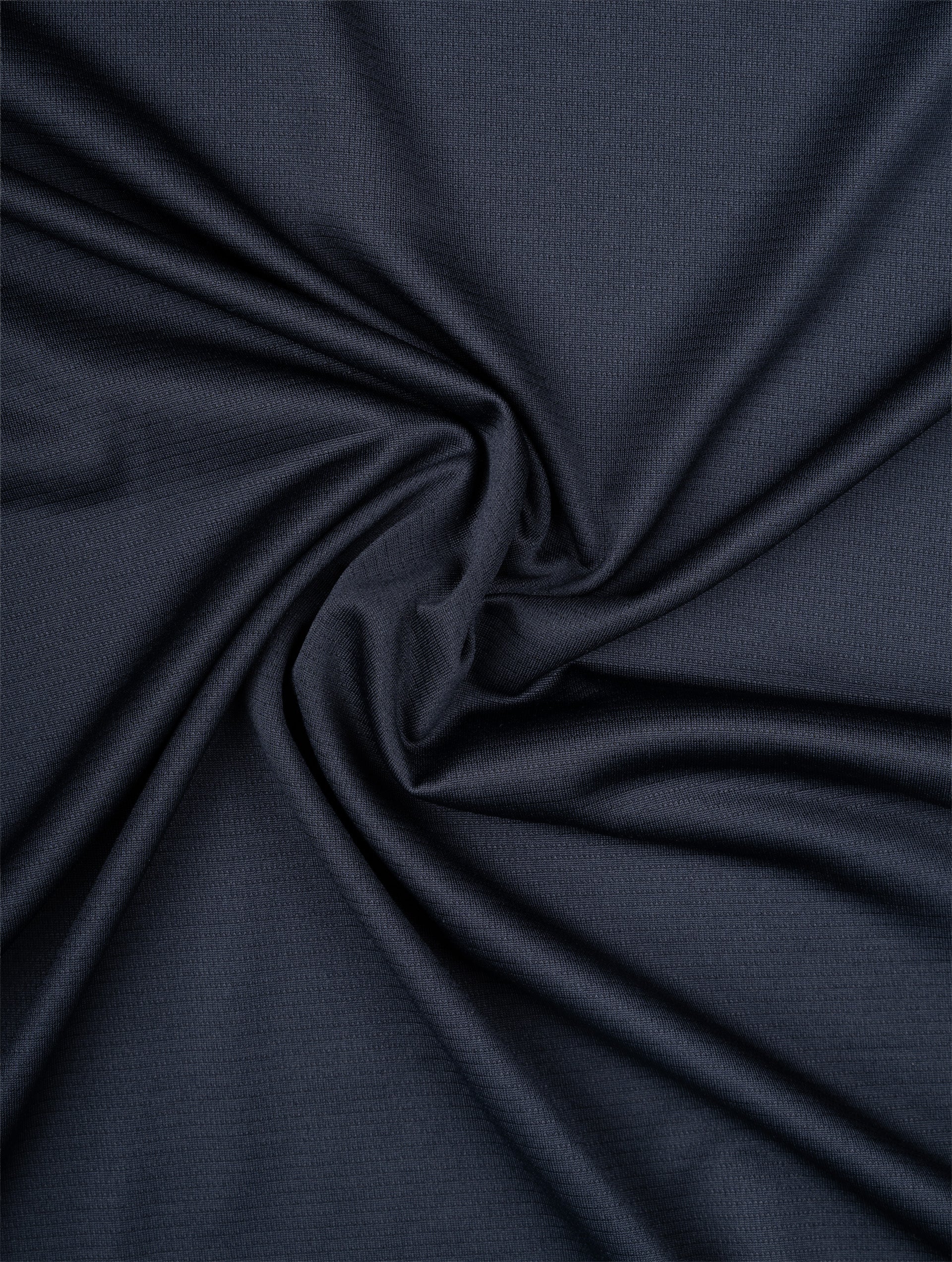 R004 Black