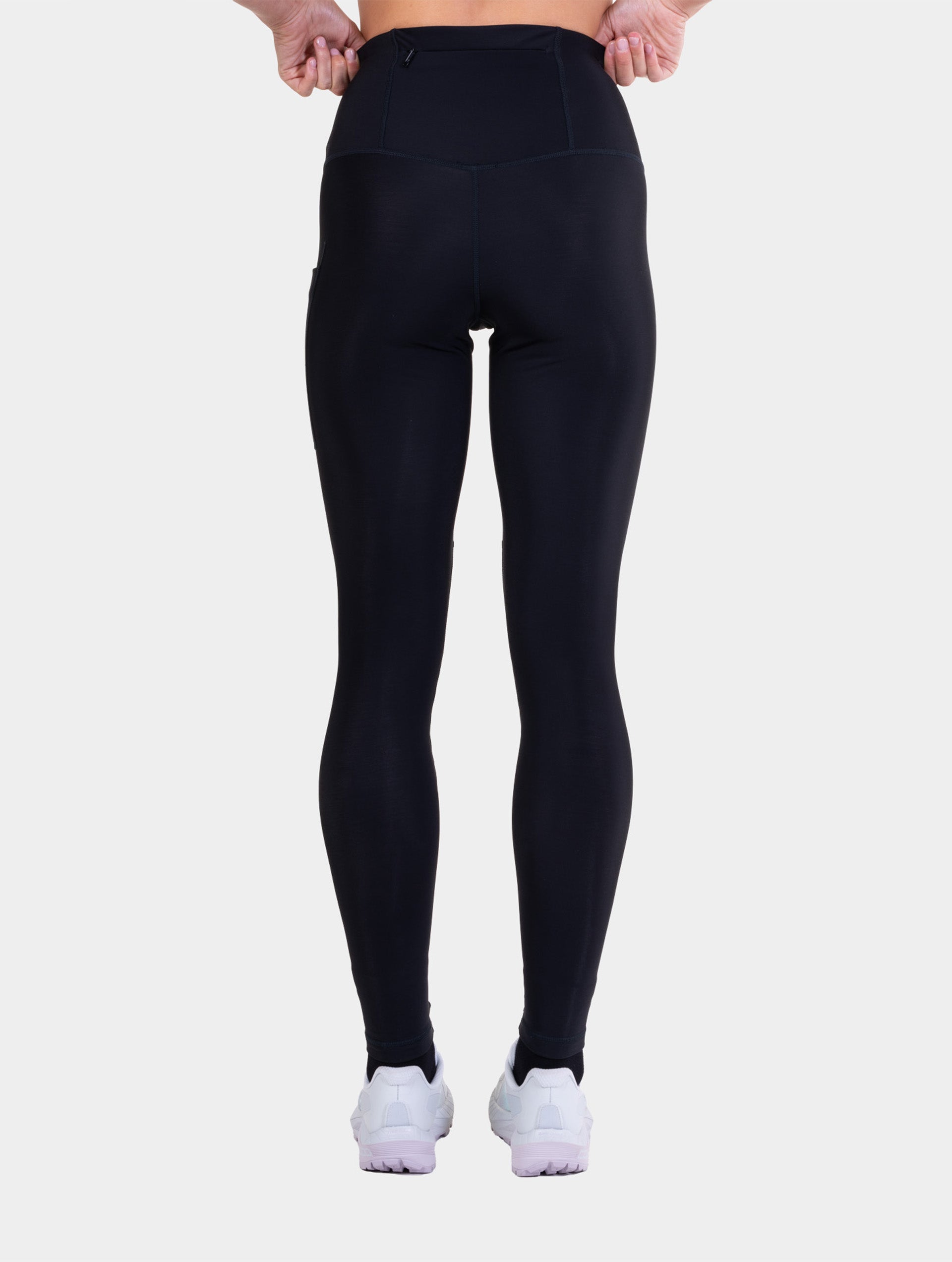 R009 All Black