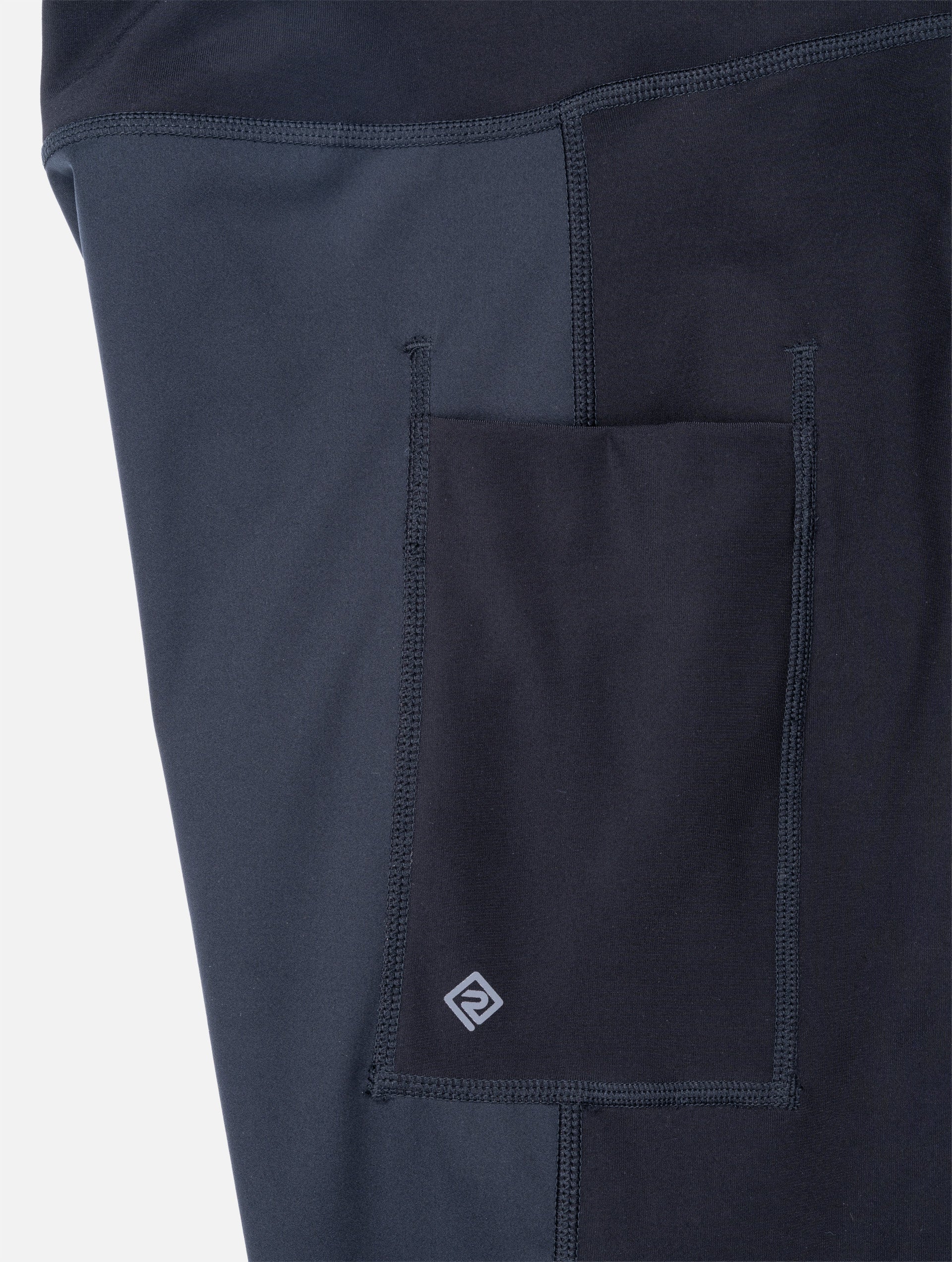 R009 All Black