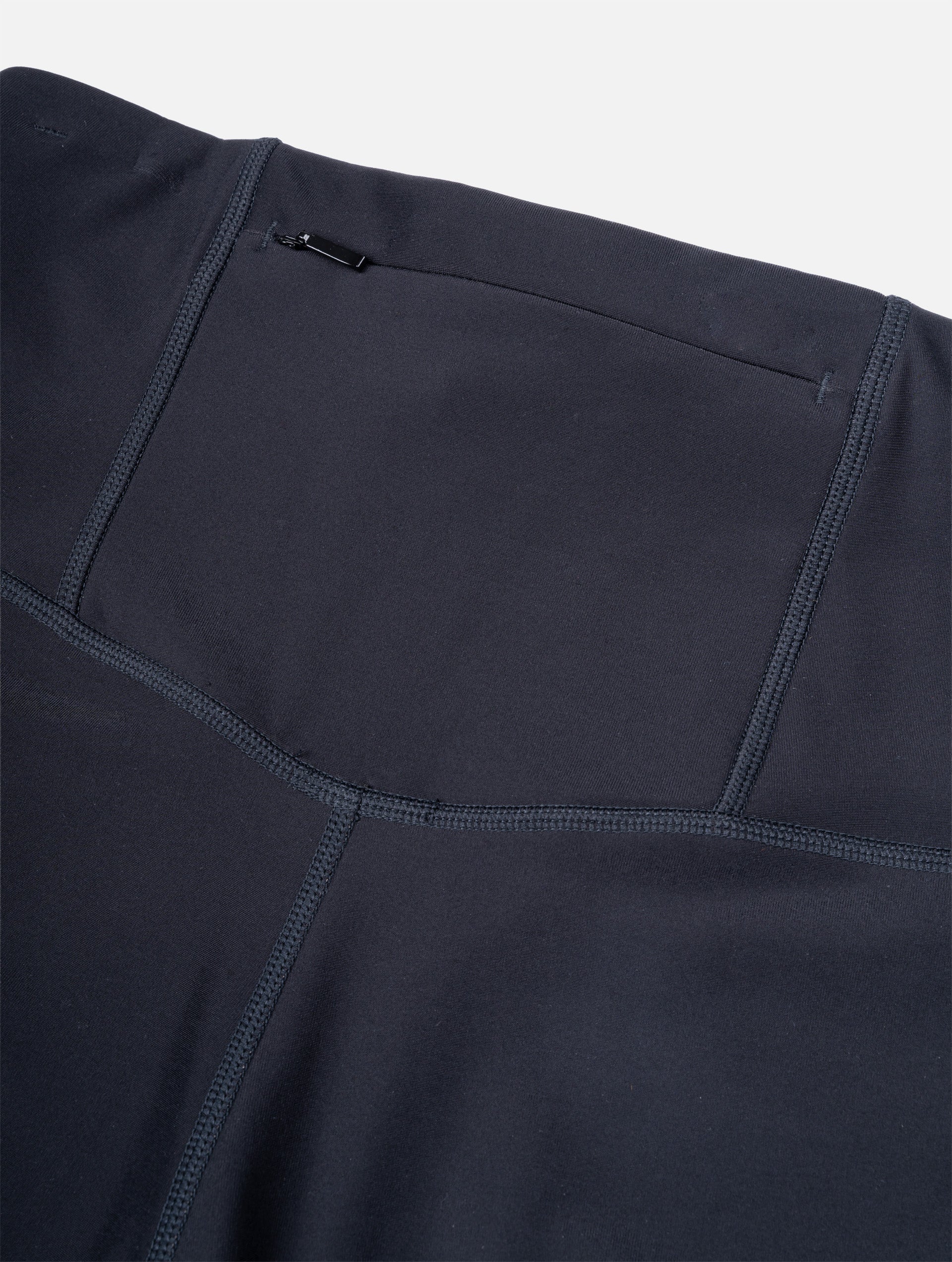 R009 All Black
