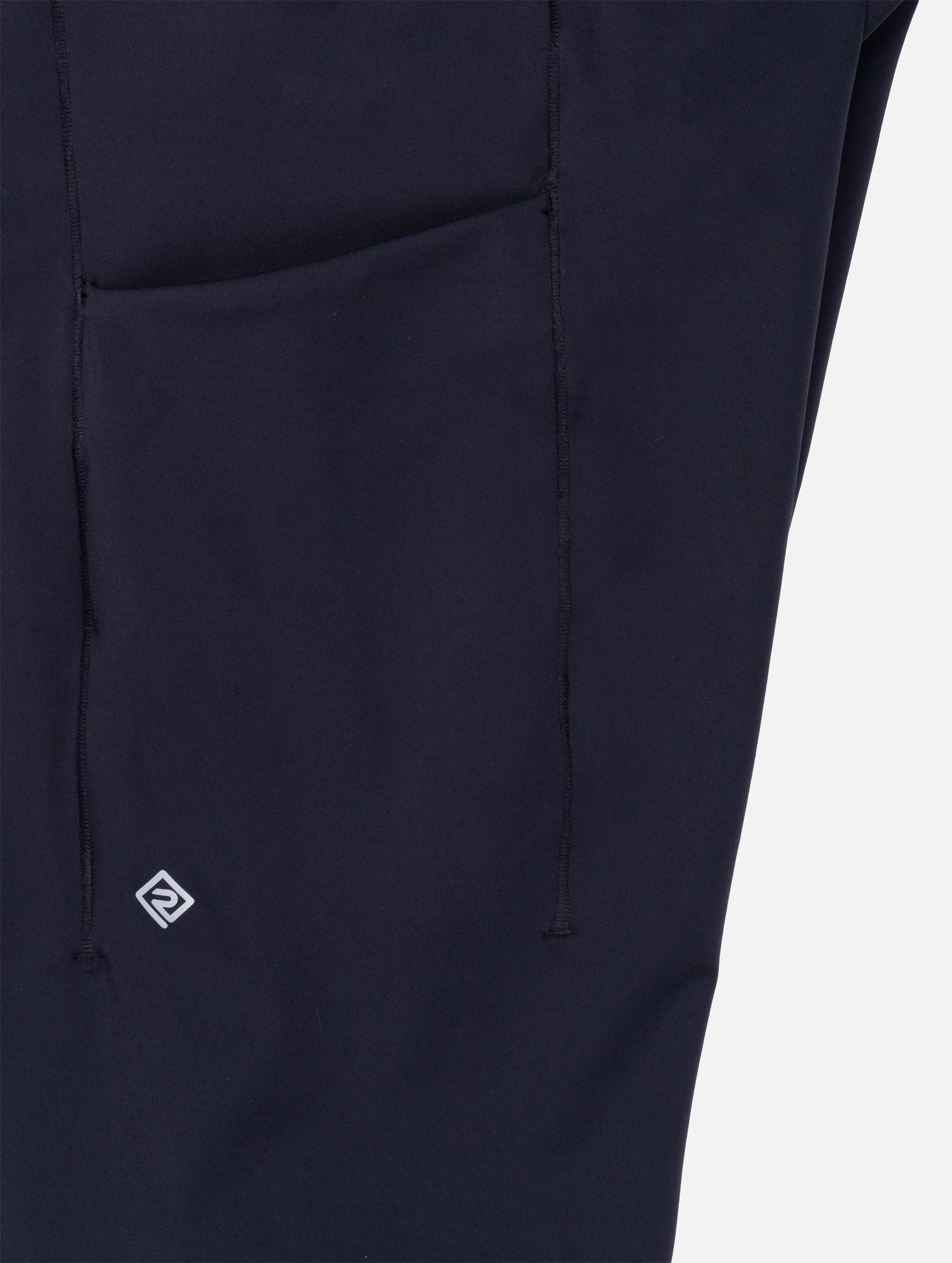 R009 All Black