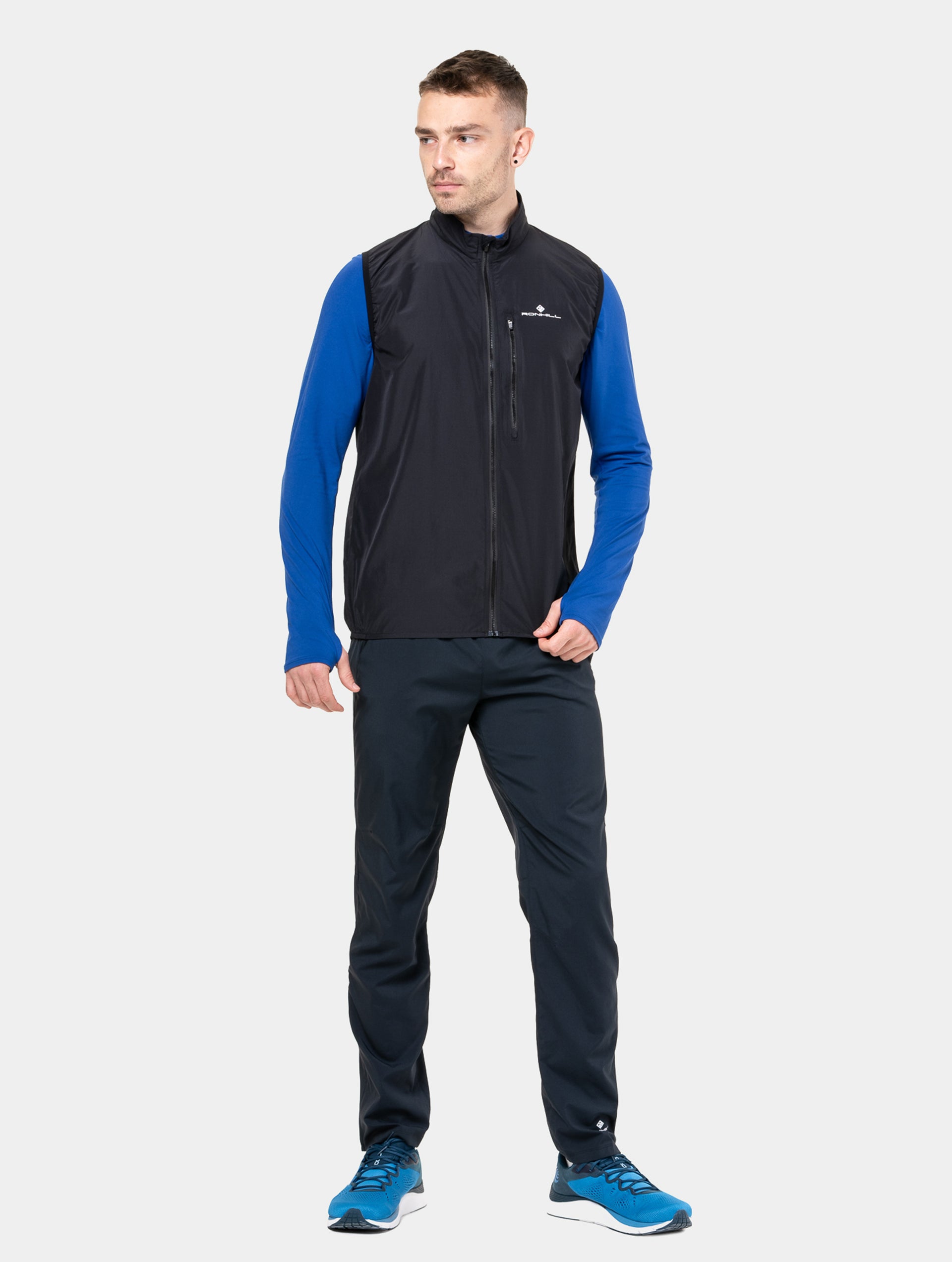 R009 All Black