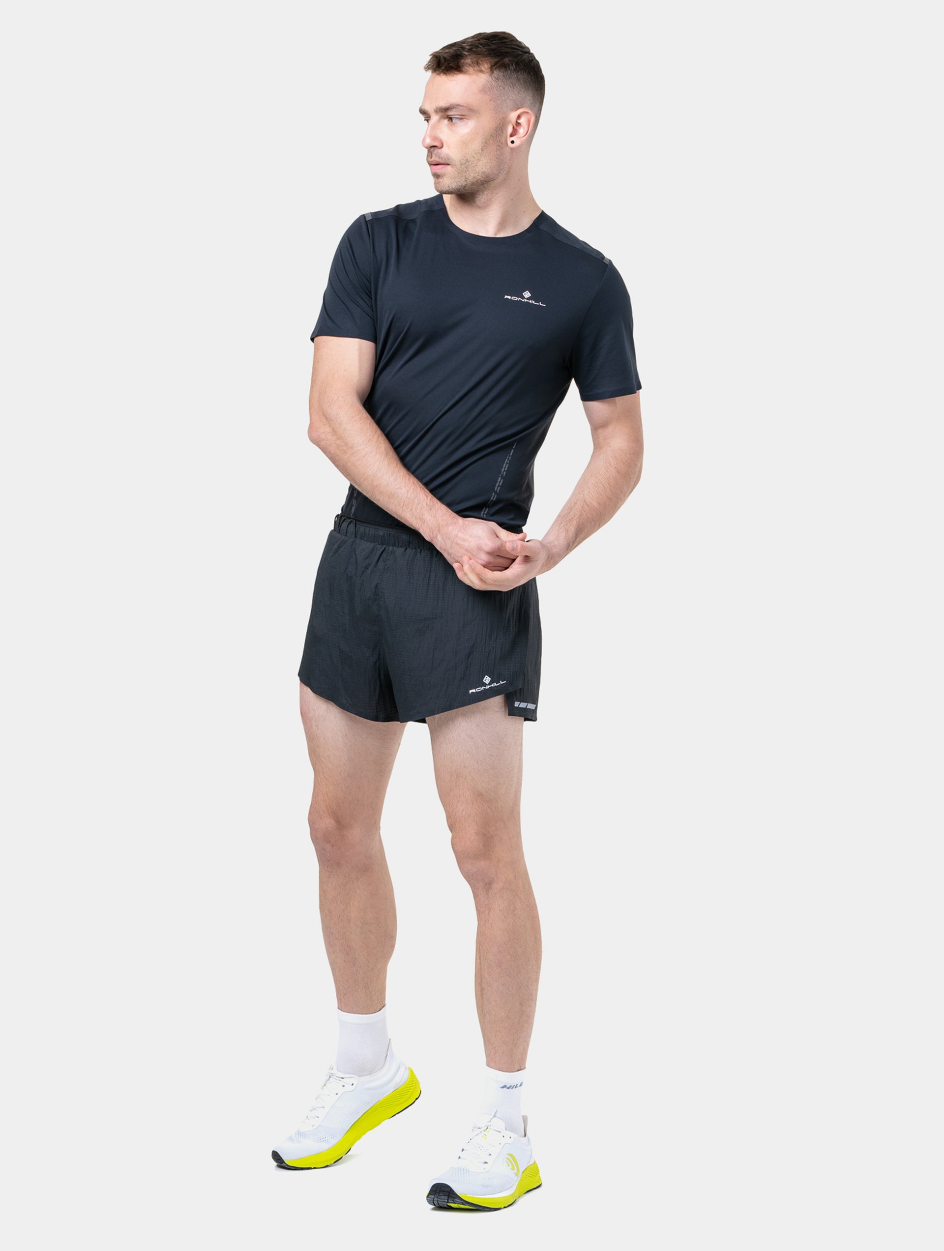 R009 All Black