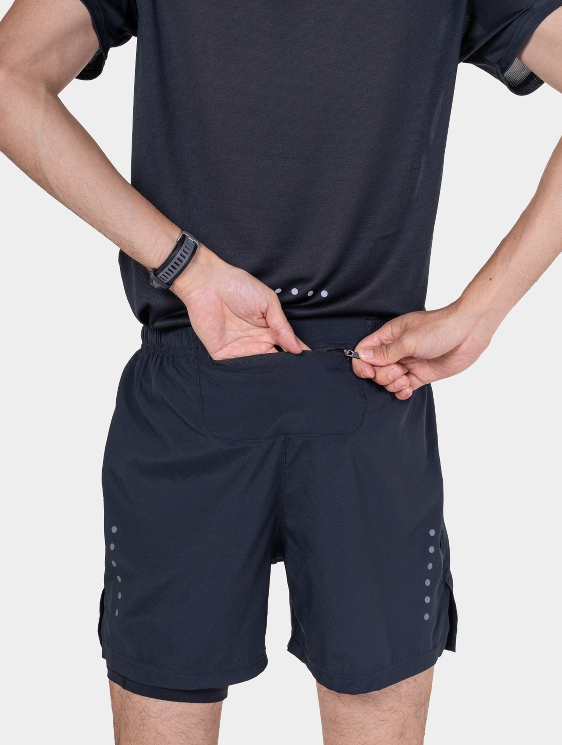 R004 Black
