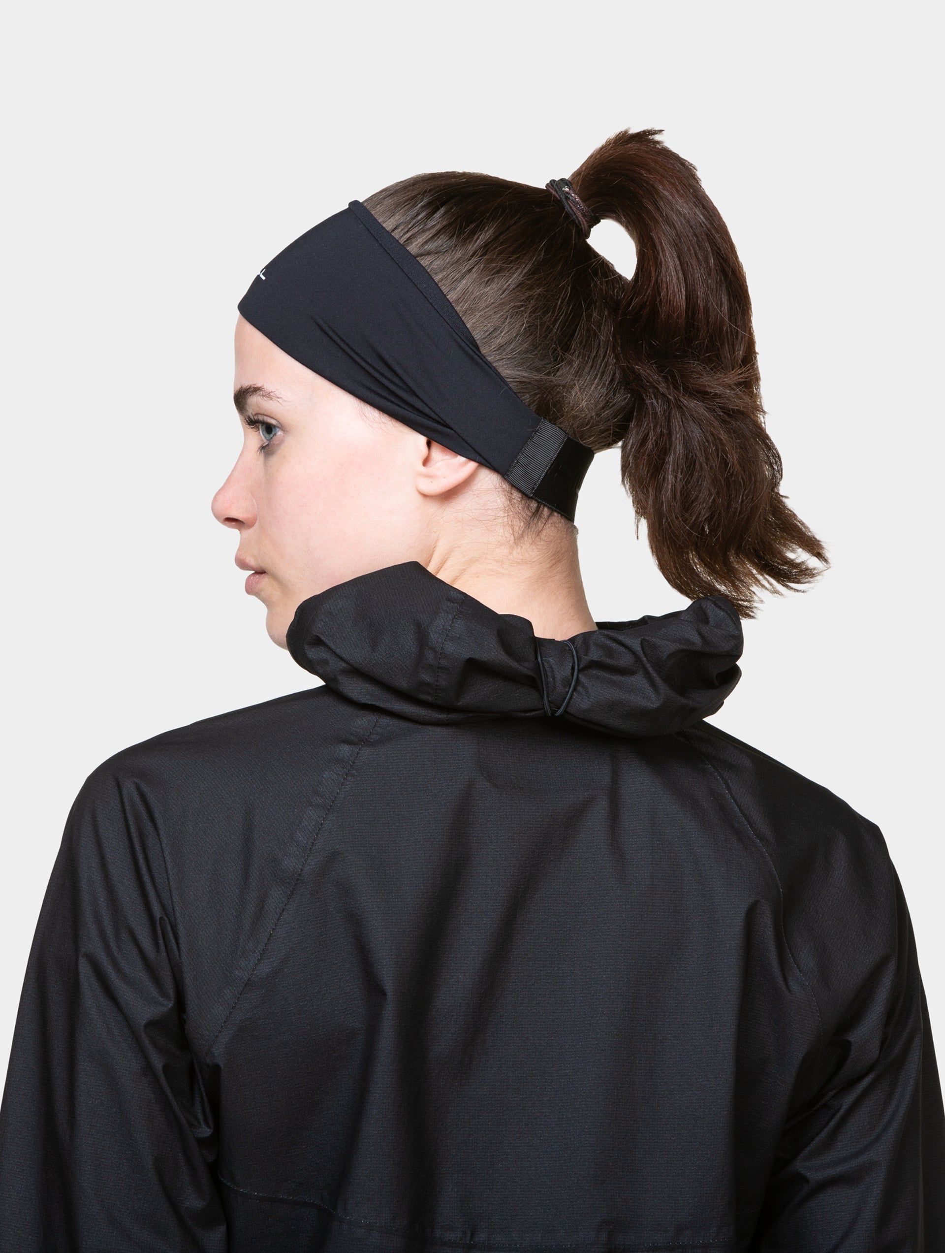 R009 All Black