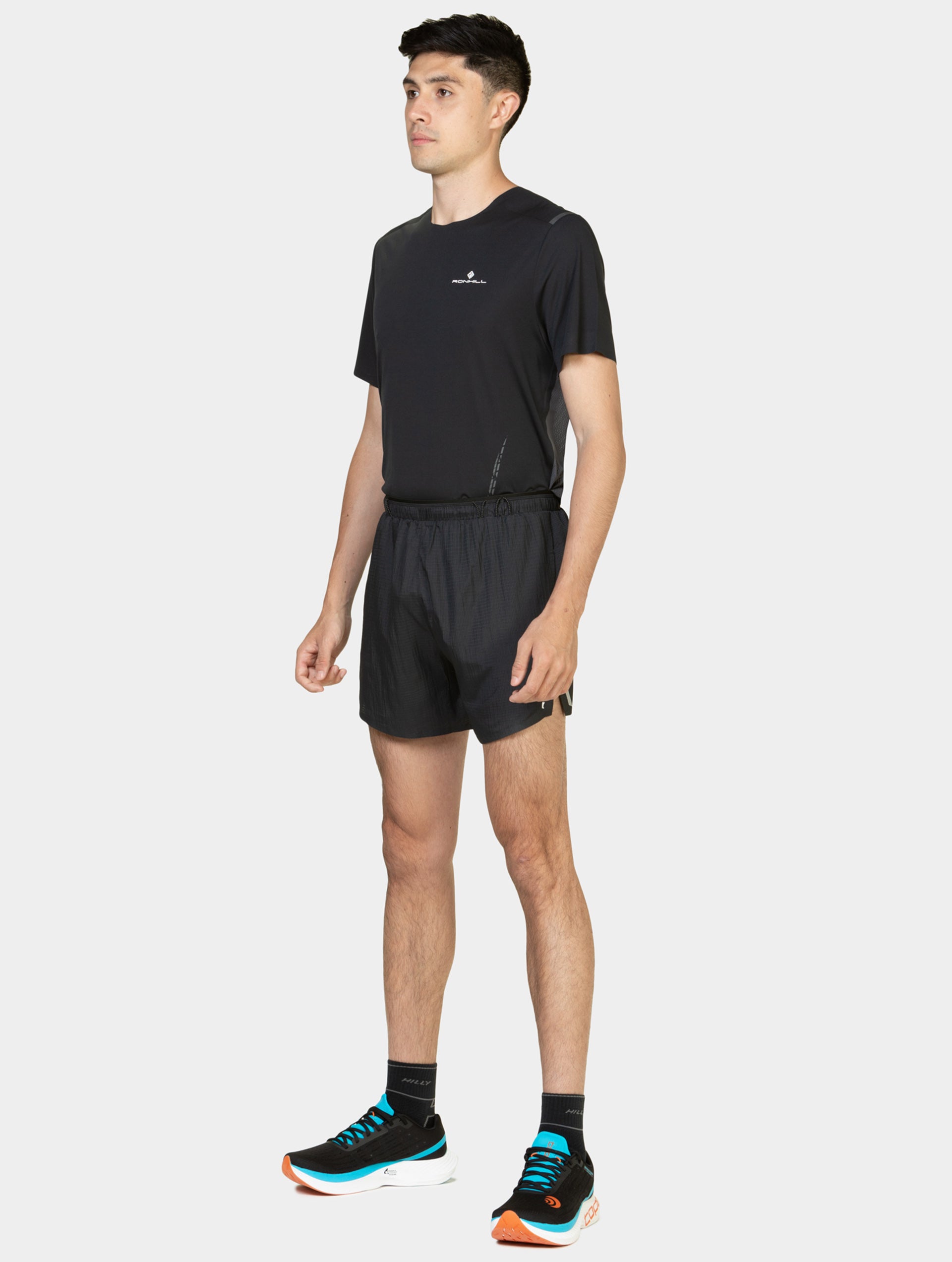 R009 All Black