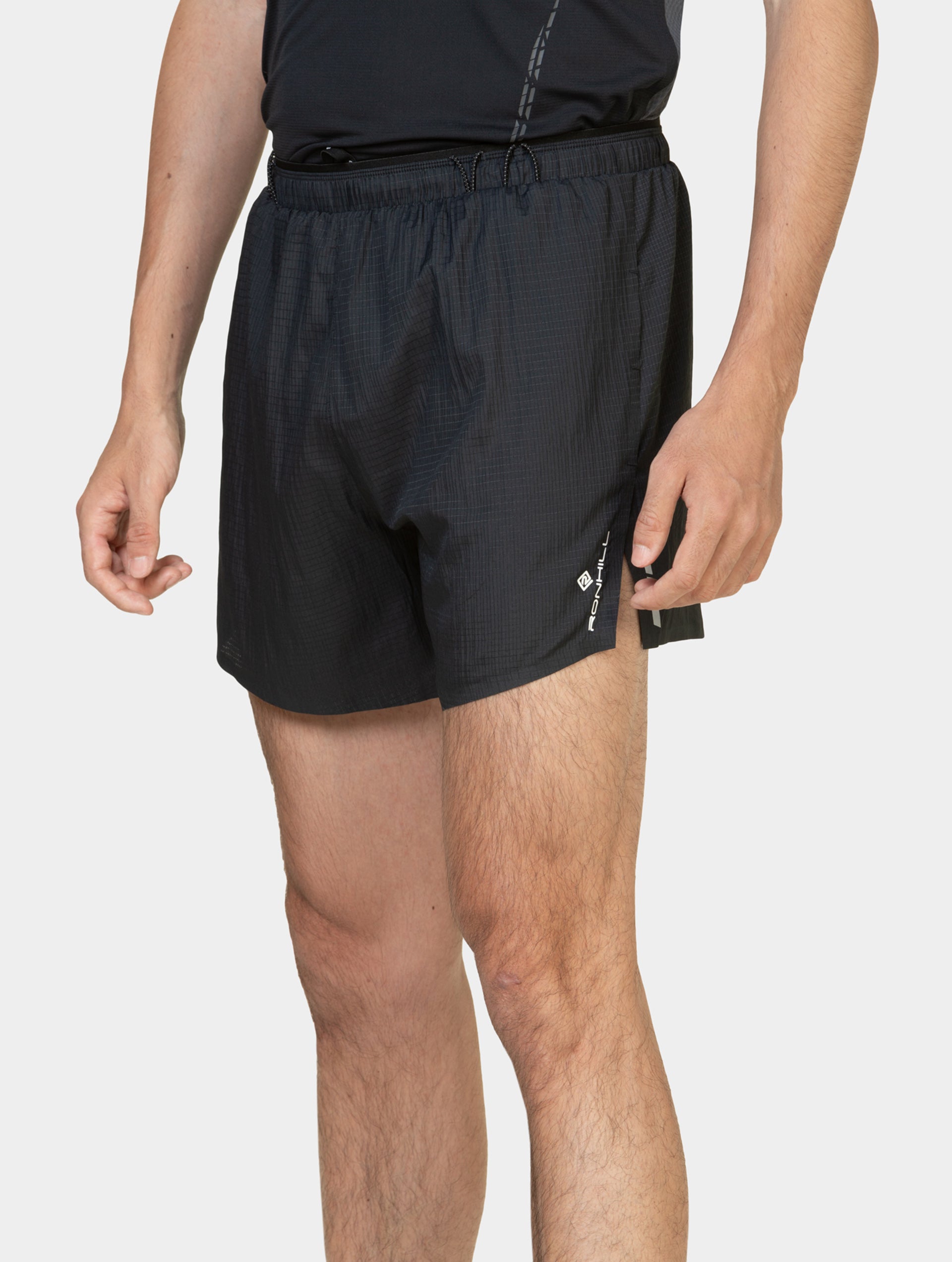 R009 All Black