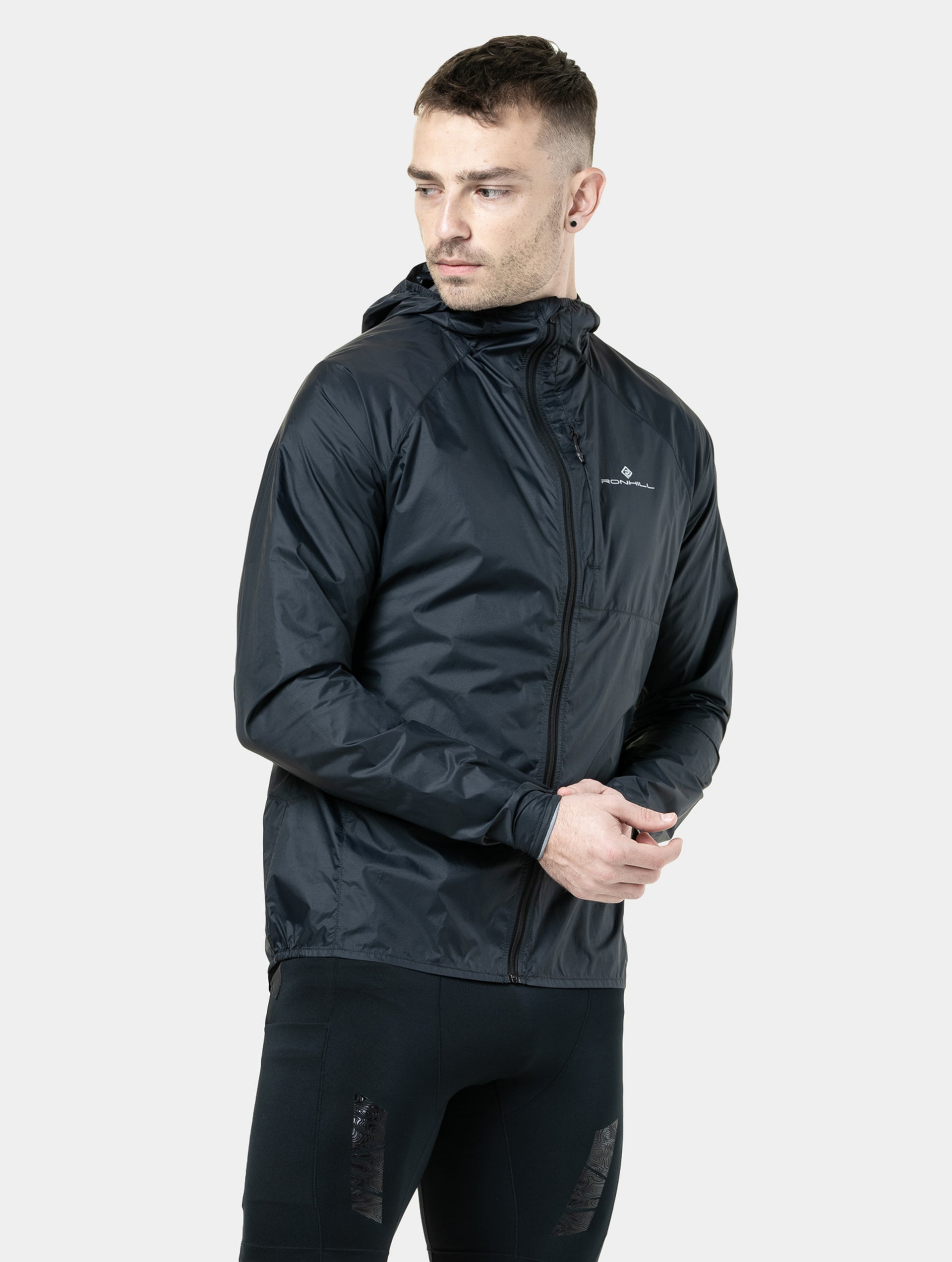 R009 All Black