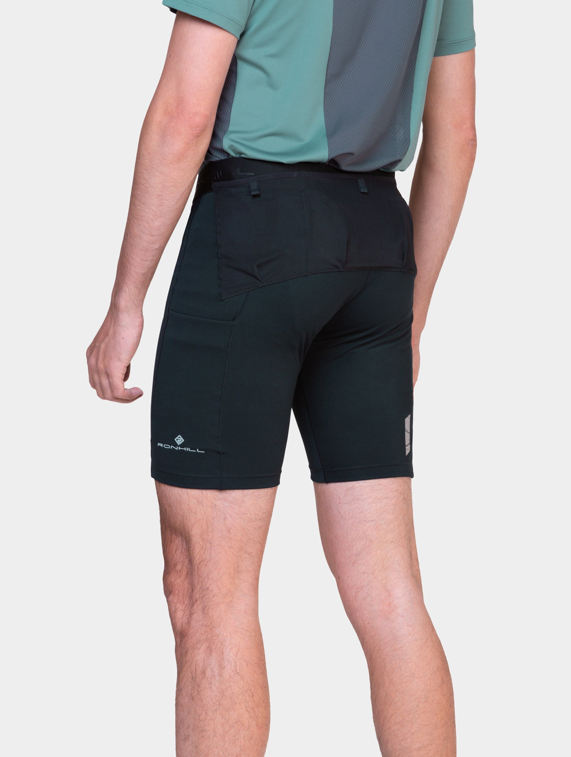 R009 All Black