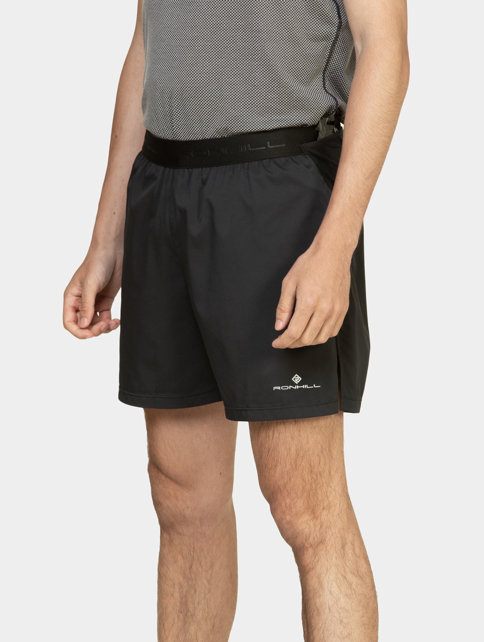 R009 All Black