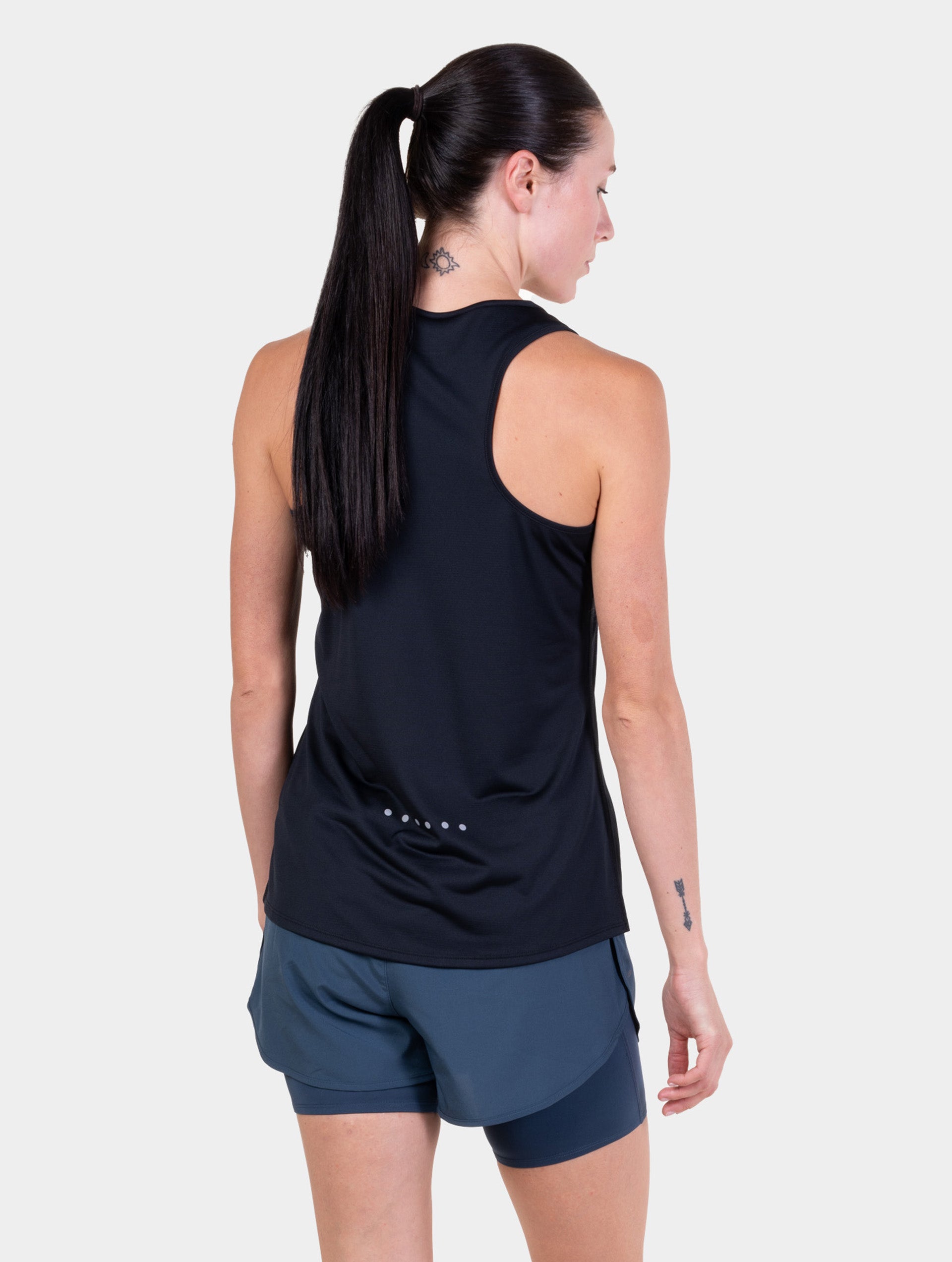 R004 Black