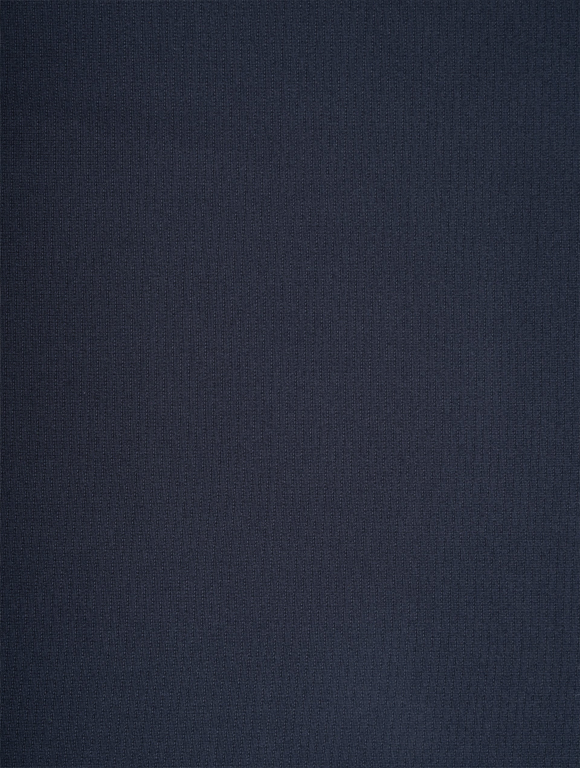 R004 Black
