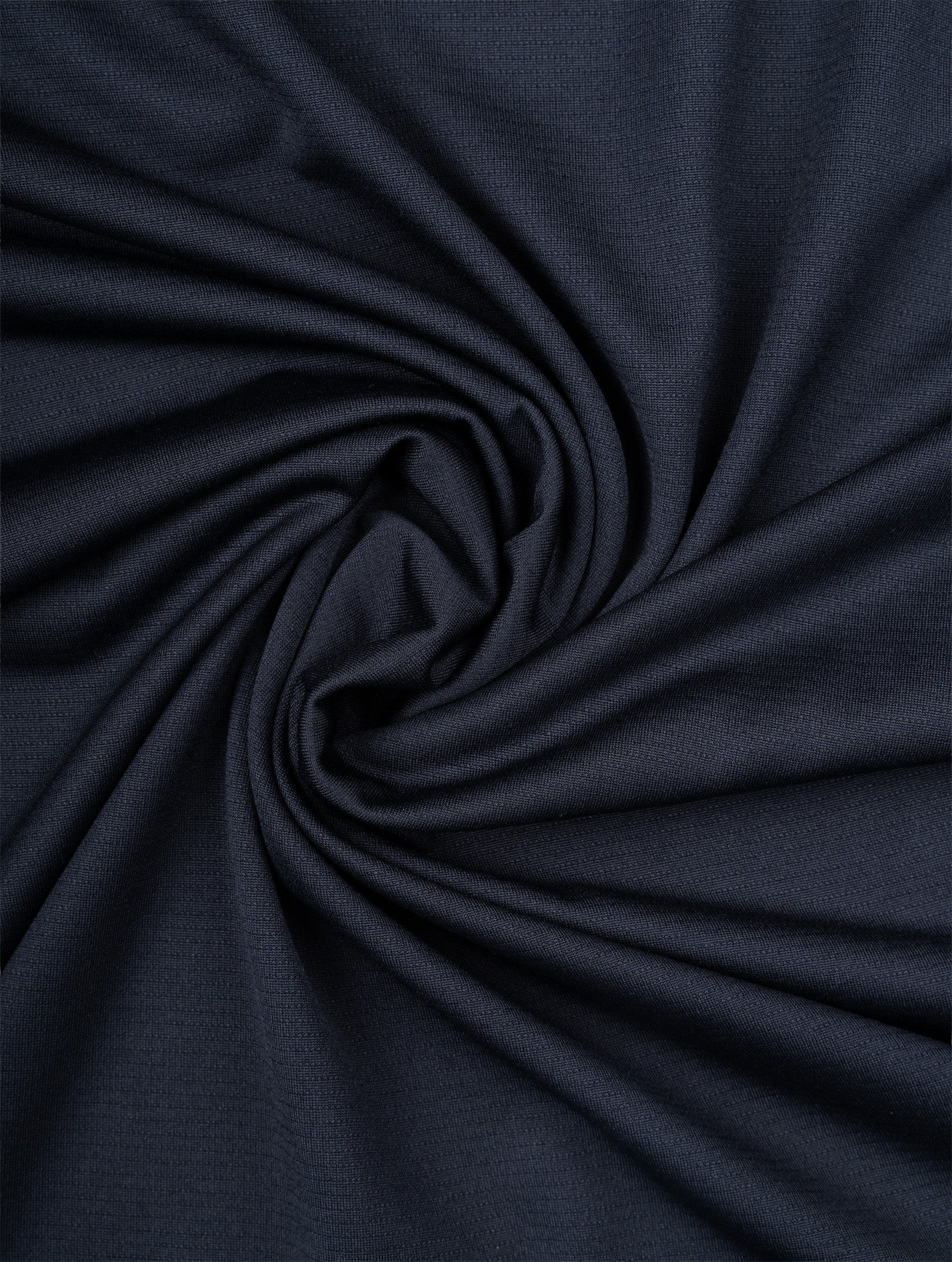 R004 Black