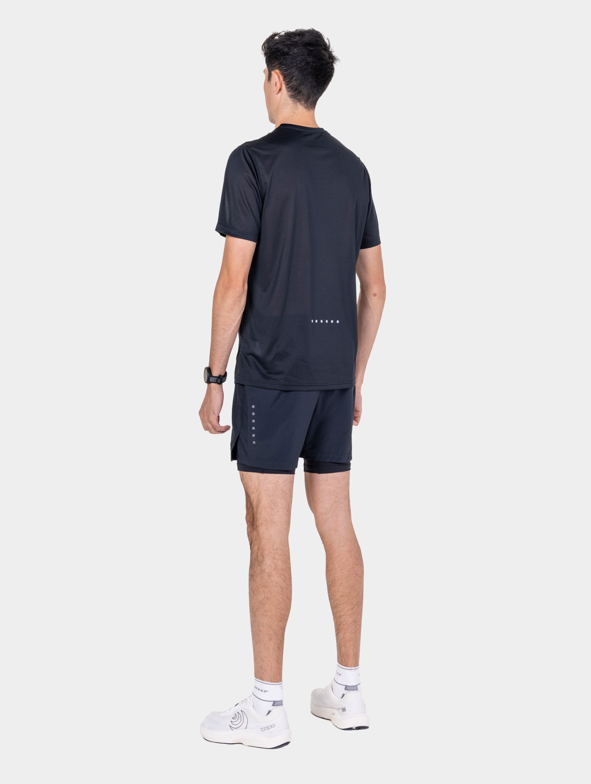R004 Black
