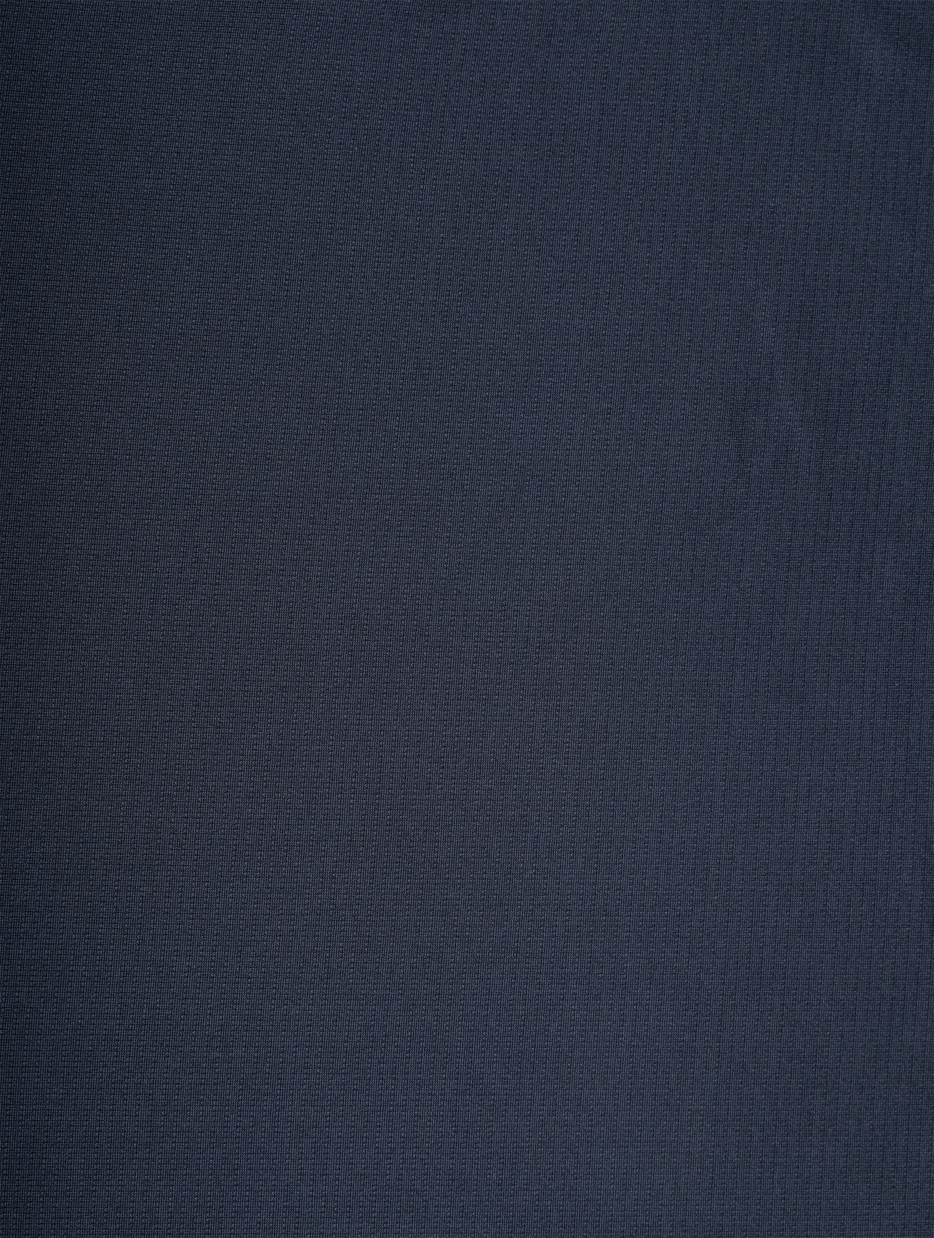 R004 Black