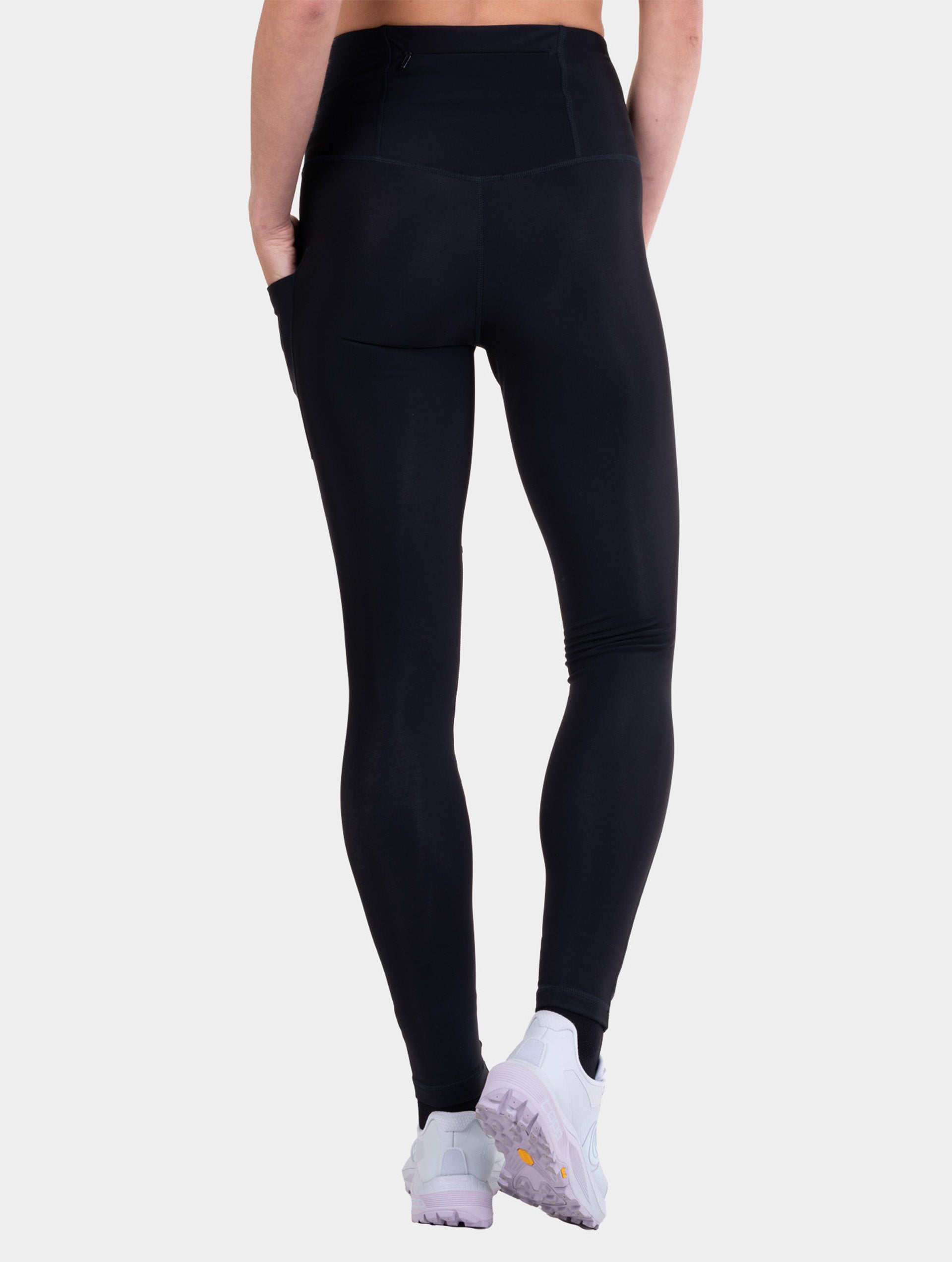 R009 All Black